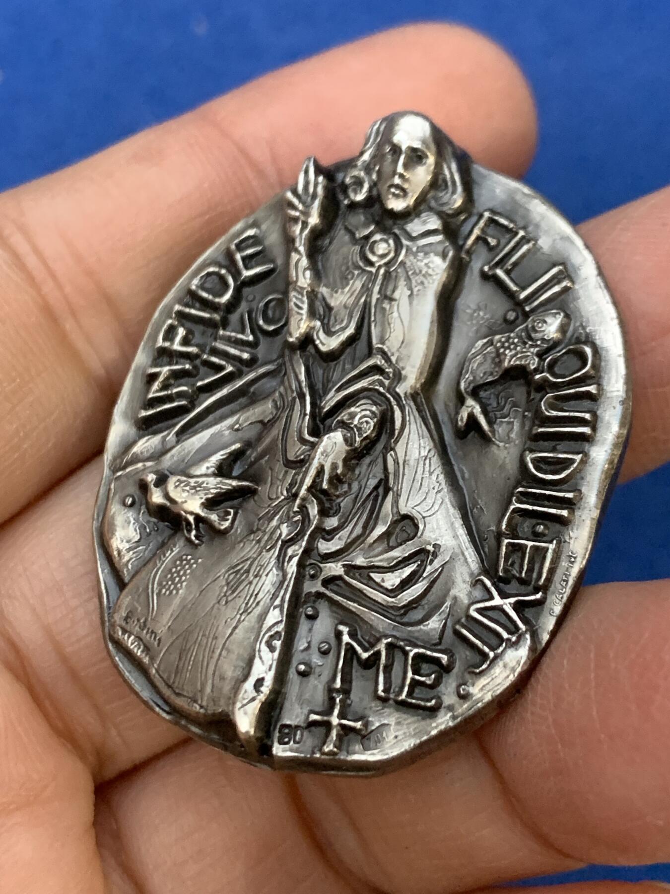 《竞宝斋》第461场 周日，周一，2场连拍 （全场包邮）欢迎送拍 梵蒂冈1968年保罗六世增加联合国教士银章，约35*45mm，47.22g，带盒，800银标，少见形状，高浮雕