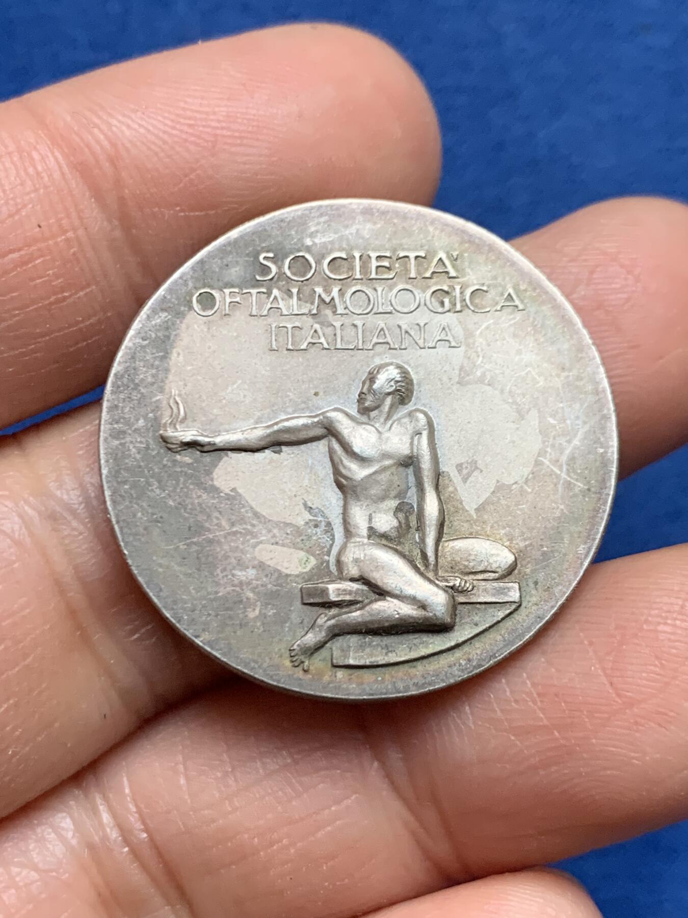 《竞宝斋》第461场 周日，周一，2场连拍 （全场包邮）欢迎送拍 意大利眼科协会纪念章，是为1964年在意大利佛罗伦萨举办的第48届意大利眼科学会大会特别制作。11.8克，30mm