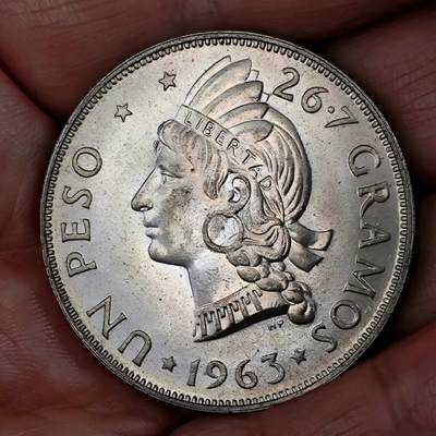 极美品1963年多米尼加建国100周年1比索纪念银币 - 极美品1963年多米尼加建国100周年1比索纪念银币