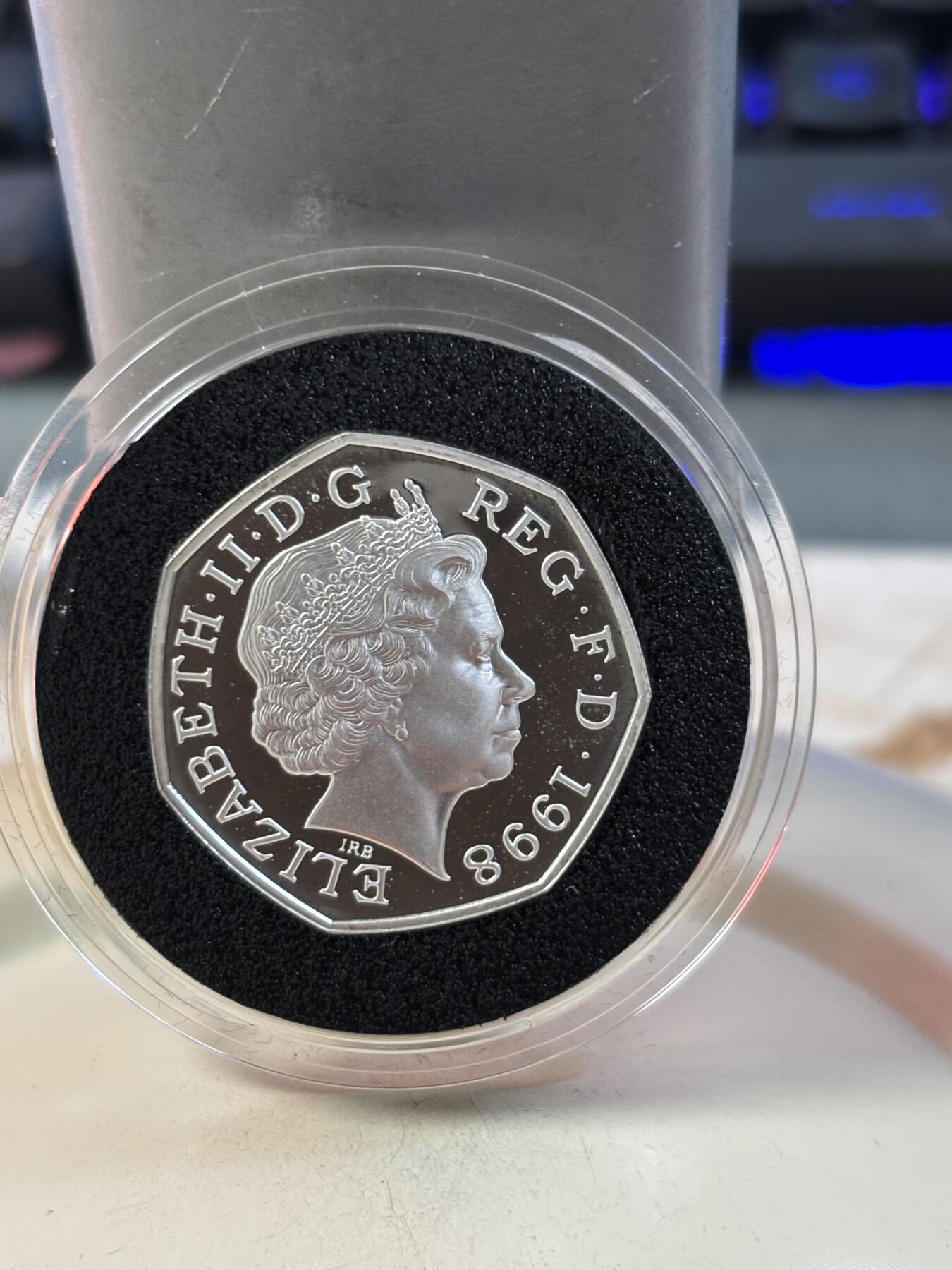 第189期拍卖 英国1998年国家医疗50便士精制加厚纪念银币，16克，925银，