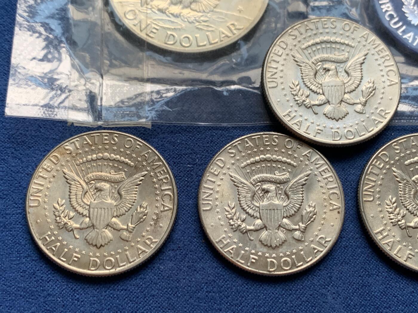 《竞宝斋》第461场 周日，周一，2场连拍 （全场包邮）欢迎送拍 美国1966-1969年肯尼迪半美元银币 总重约57.5克 + 美国1971年艾森豪威尔1美元大银币 原封未拆