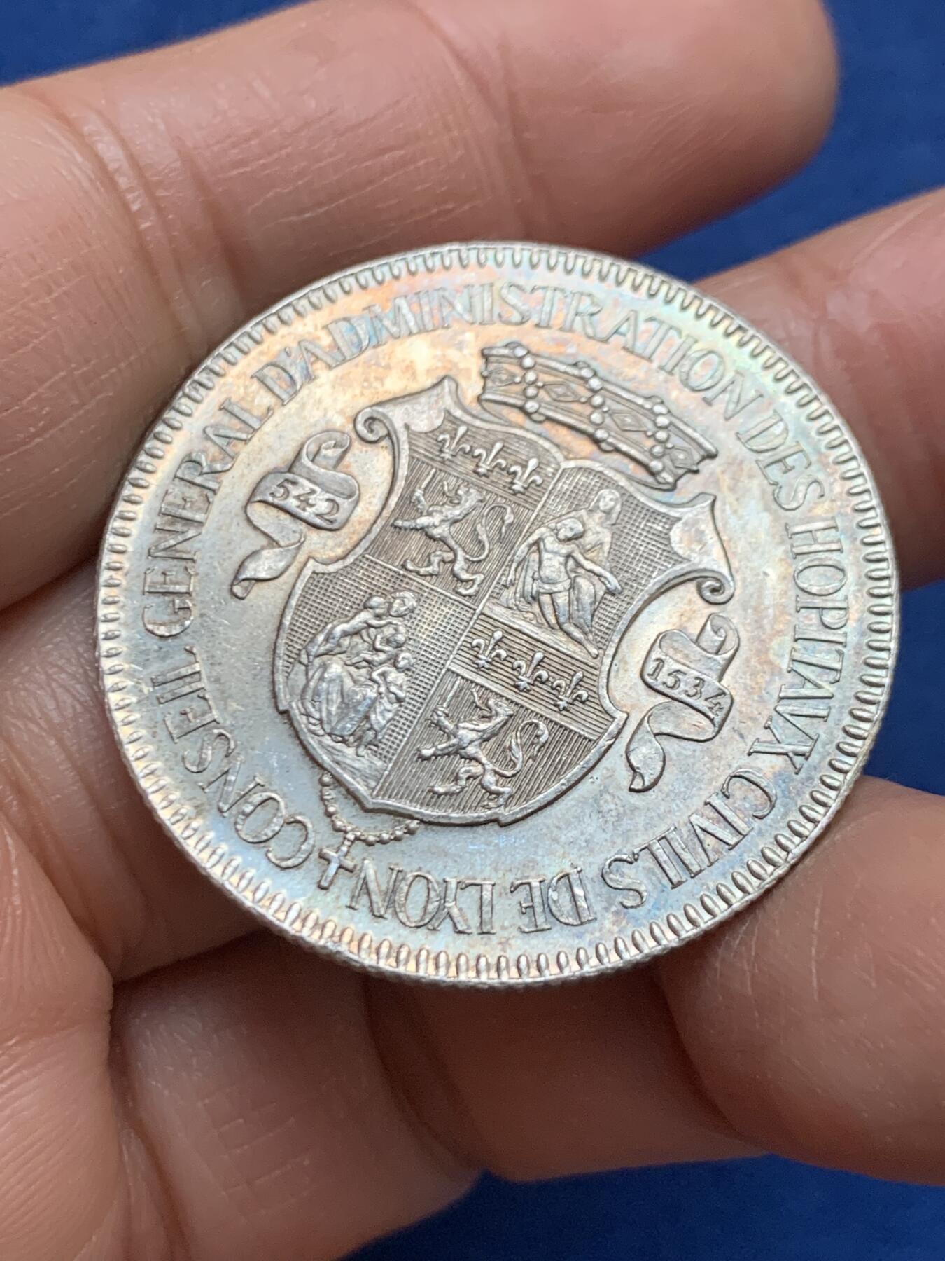 《竞宝斋》第461场 周日，周一，2场连拍 （全场包邮）欢迎送拍 法国里昂市立医院总理事会银质代币 15.45克 35mm