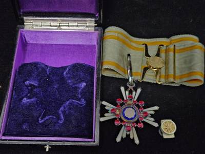 0元起拍勋章 第329期 咸鱼国勋章拍卖专场 1月28日（周三）下午6：00开始 - 日本三等瑞宝章银制带盒略