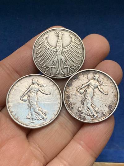 《竞宝斋》第461场 周日，周一，2场连拍 （全场包邮）欢迎送拍 - 三枚一组 法国播种5法郎（835银 12克/枚）2枚+1951年德国5马克（625银 11克）1枚