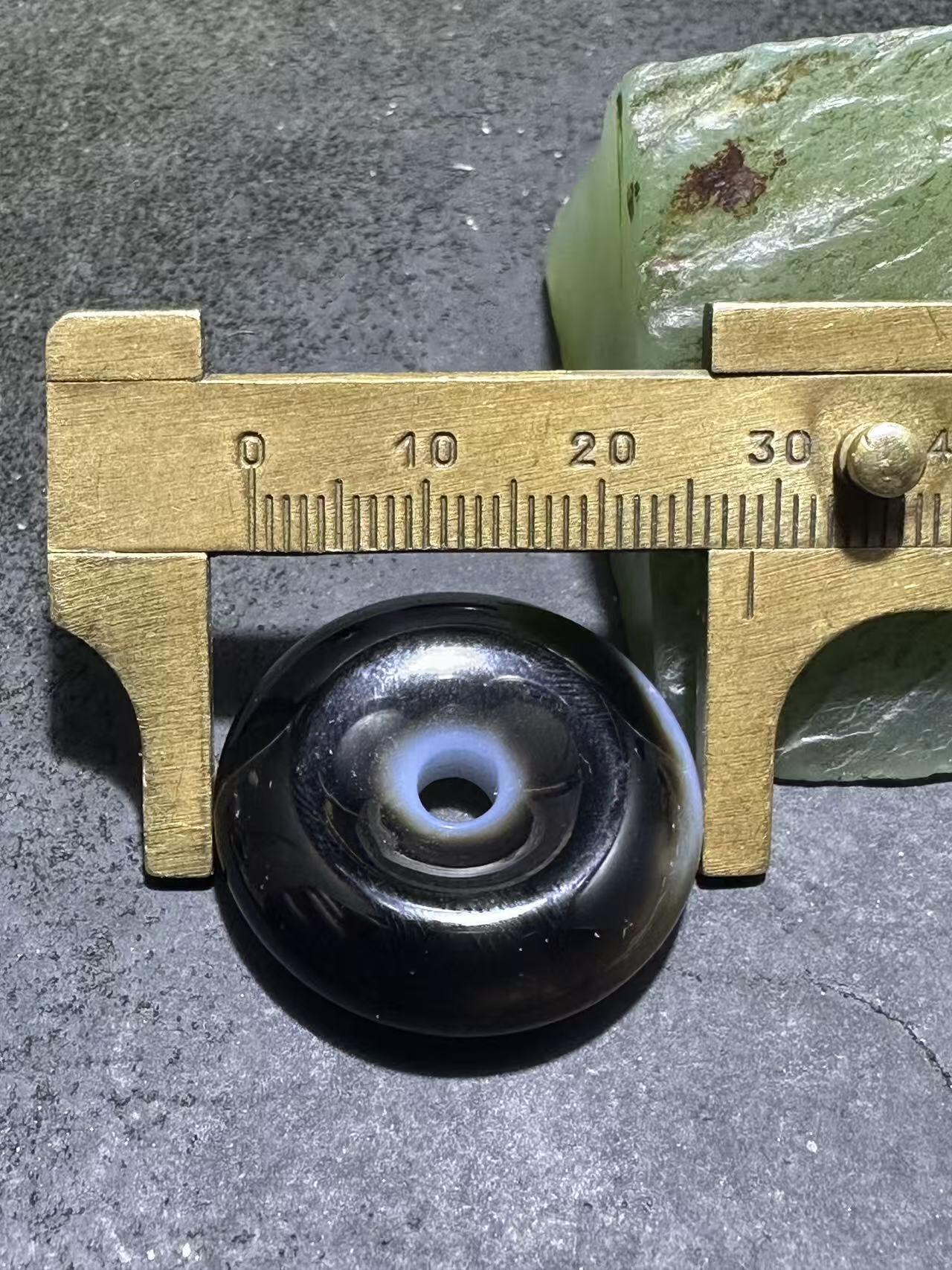 精美药师玛瑙平安扣一个，