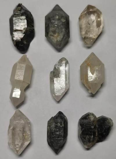 七河·世界币章矿标杂件每周小拍（总第35期）（本场周二结标） - 藏家出品 X720（8） 比较大个头的云贵闪灵水晶原石一组 9 件 本件拍品由合作藏家邮寄