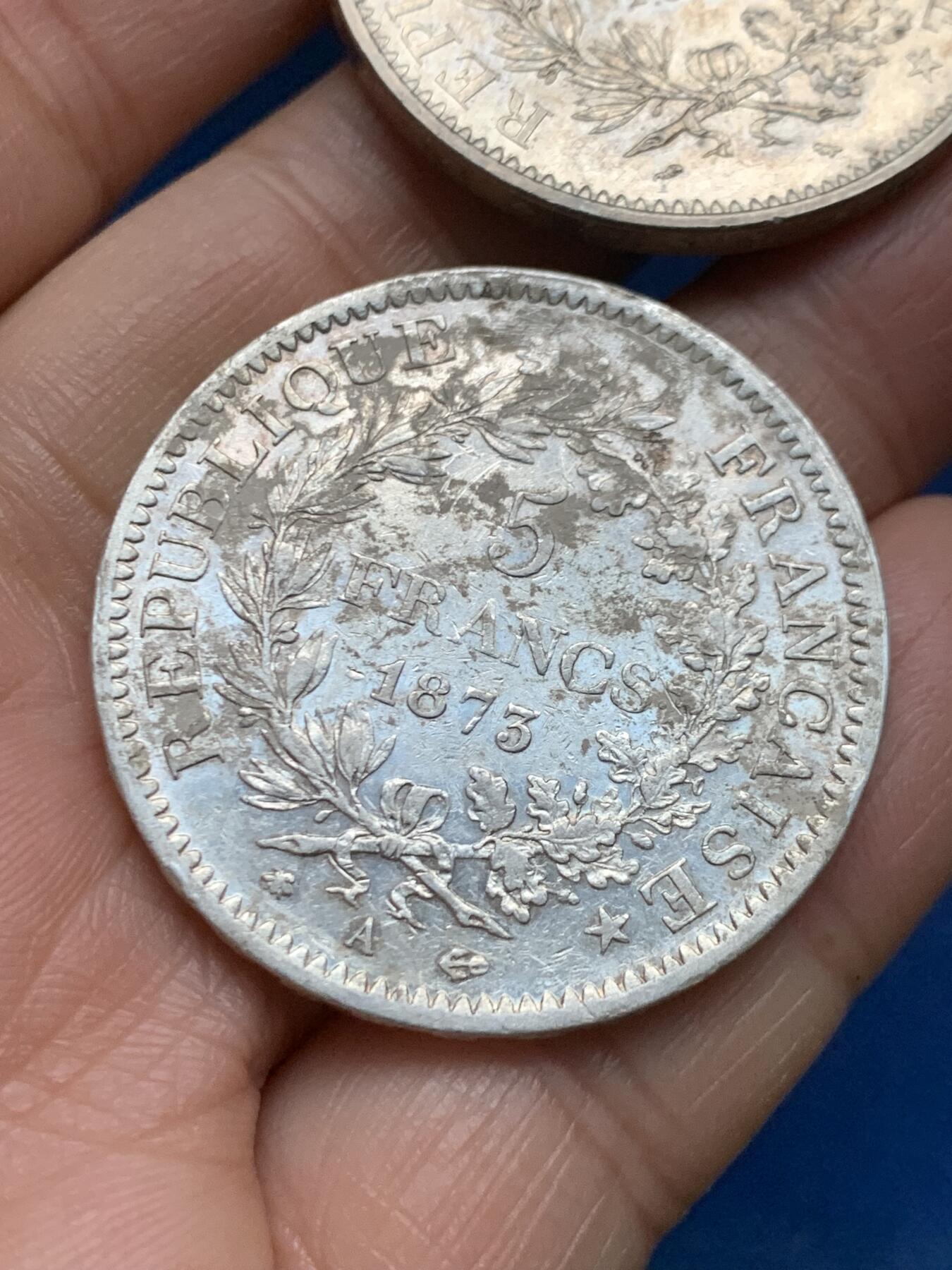 《竞宝斋》第461场 周日，周一，2场连拍 （全场包邮）欢迎送拍 两枚一组 法国大力神5法郎/10法郎，品相一般，细节见图