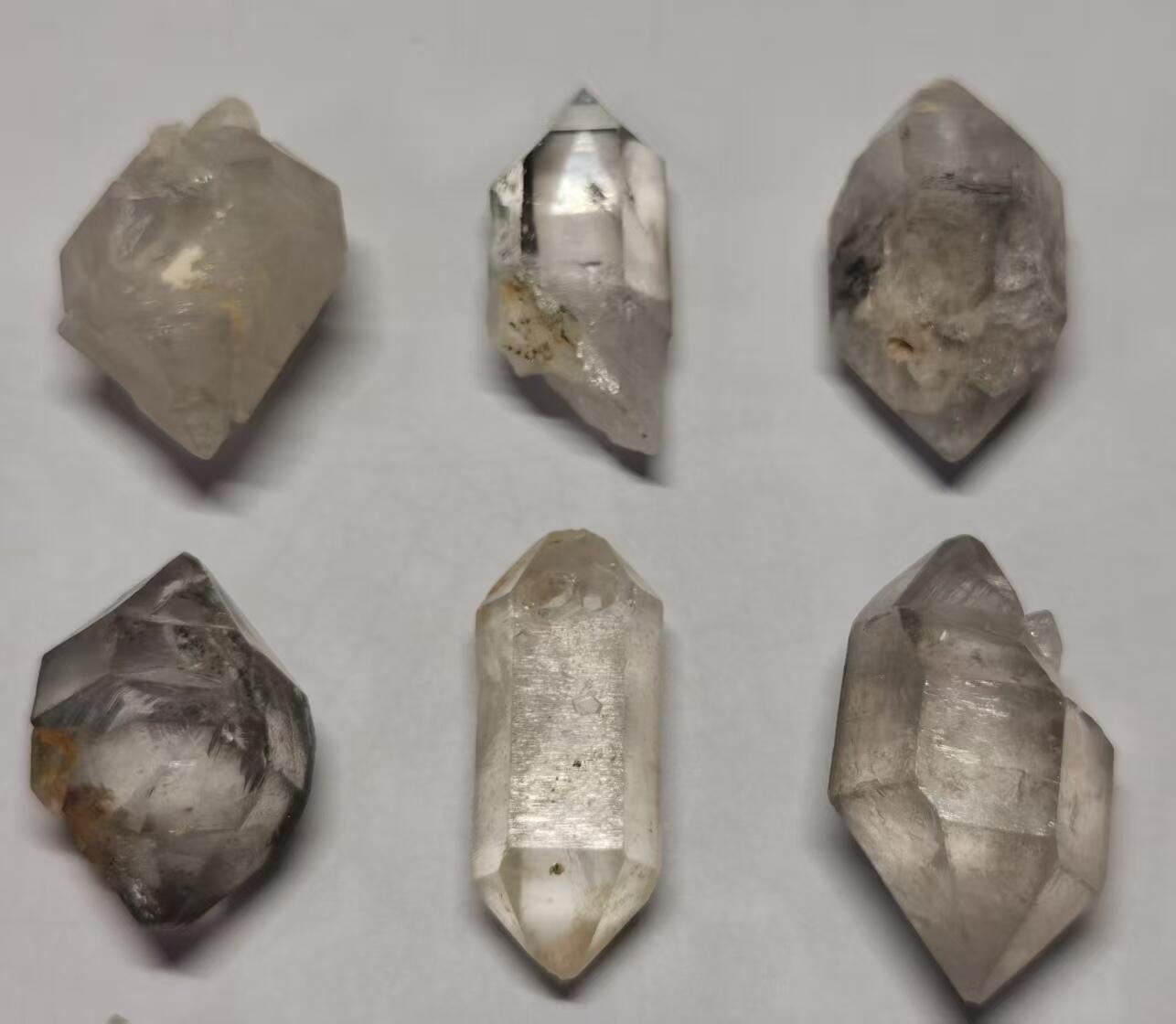 七河·世界币章矿标杂件每周小拍（总第35期）（本场周二结标） 藏家出品 X721（7） 比较大个头的云贵闪灵水晶原石 一组 9 件 本件拍品由合作藏家邮寄