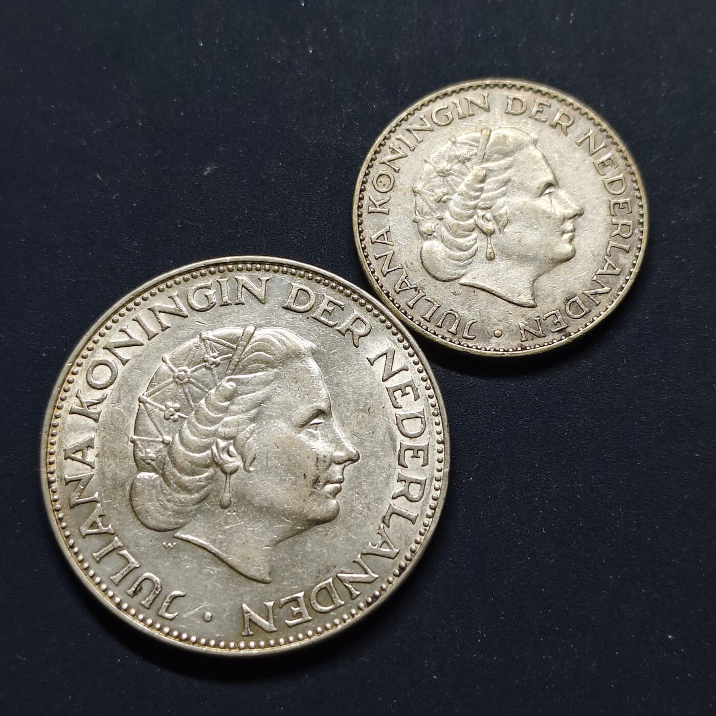 【全场包邮】纯粹捡漏拍499场-持续更新中 荷兰1956/1961年朱莉安娜女王1-2.5盾银币2枚一组【33毫米15克72%+25毫米6.5克72%，纯银价约433元（按28元银价估算）】