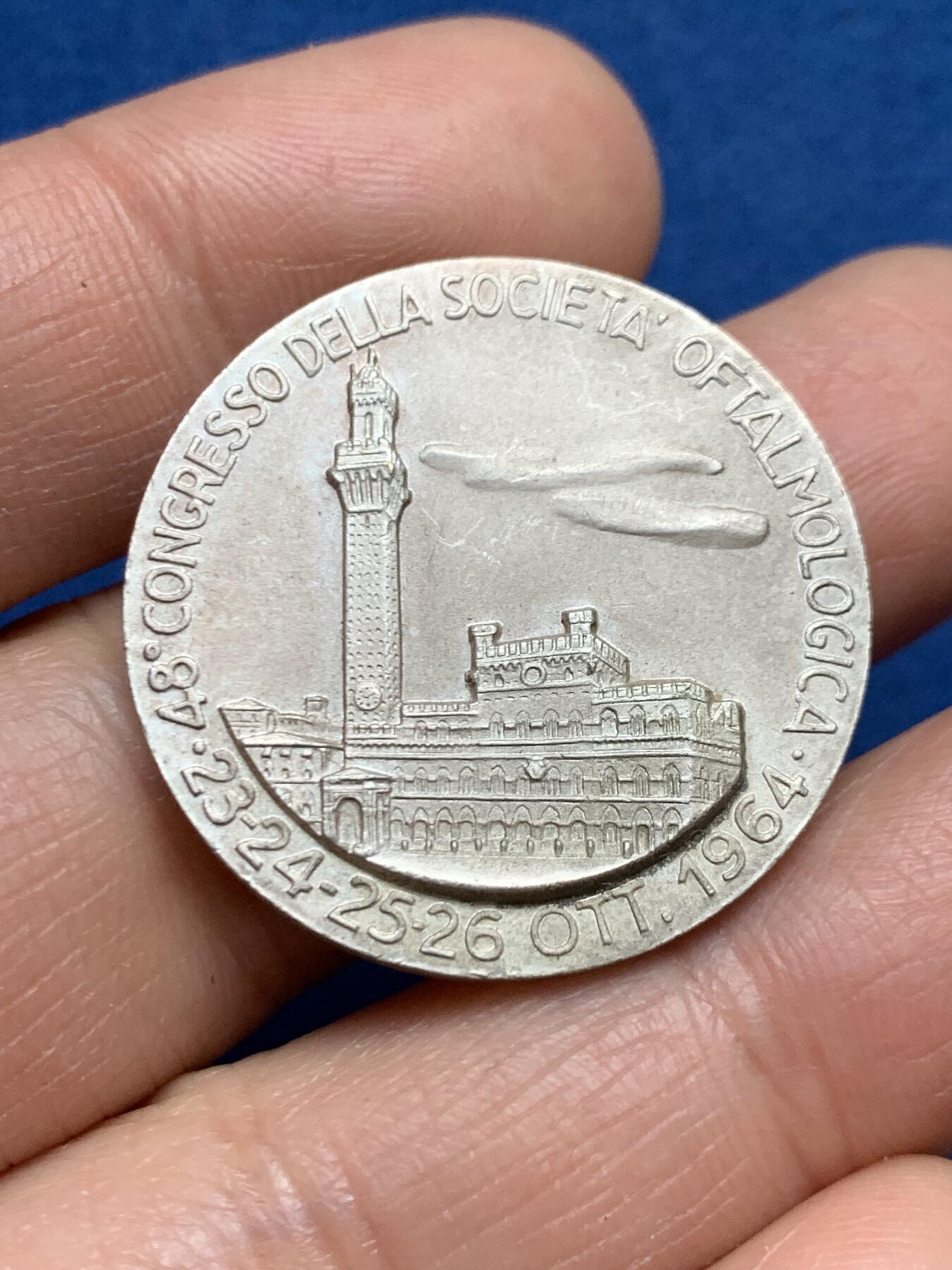 《竞宝斋》第461场 周日，周一，2场连拍 （全场包邮）欢迎送拍 意大利眼科协会纪念章，是为1964年在意大利佛罗伦萨举办的第48届意大利眼科学会大会特别制作。11.8克，30mm