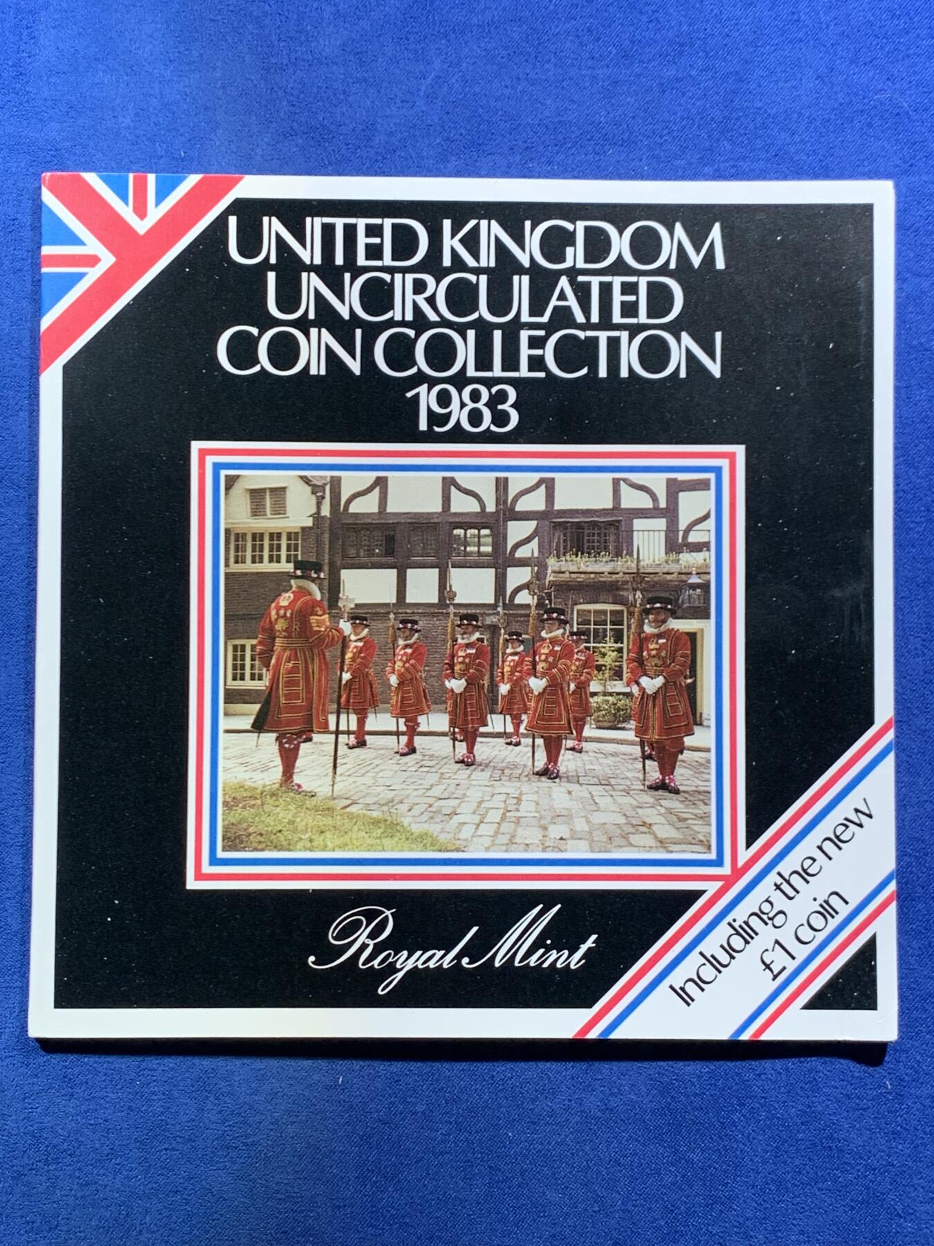 《竞宝斋》第461场 周日，周一，2场连拍 （全场包邮）欢迎送拍 英国1983年精制套币册 新1镑发行首年 精美纹章盾徽漂亮 1/2便士的最后几年 册证齐全