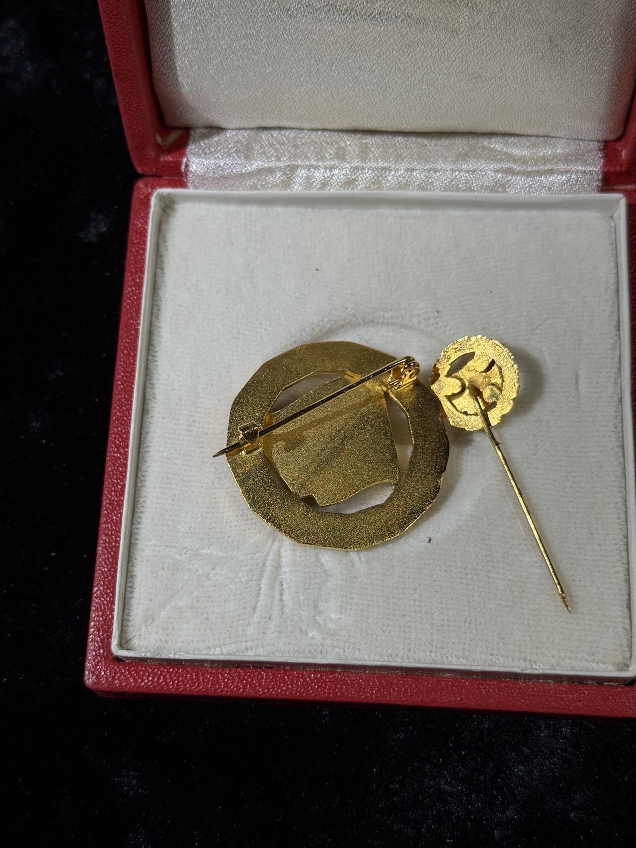 戎马世界章牌大赏第110期 匈牙利共青团优秀证章