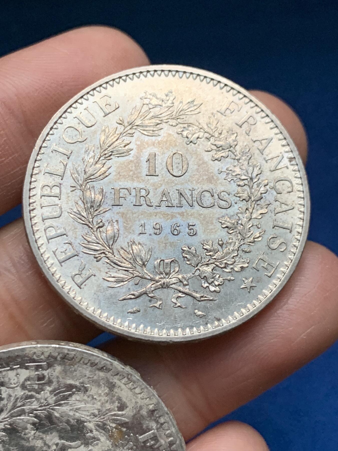 《竞宝斋》第461场 周日，周一，2场连拍 （全场包邮）欢迎送拍 两枚一组 法国大力神5法郎/10法郎，品相一般，细节见图