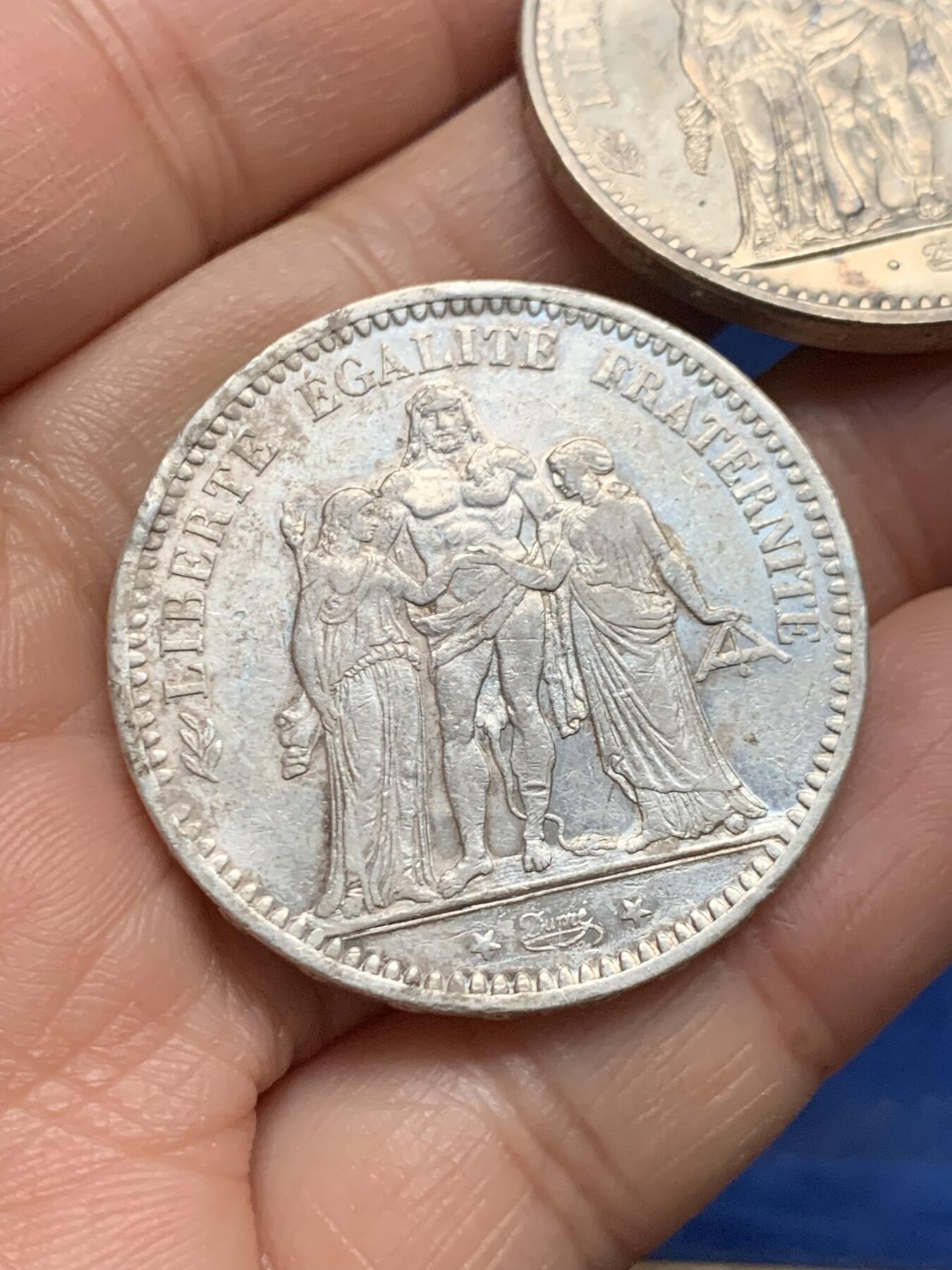 《竞宝斋》第461场 周日，周一，2场连拍 （全场包邮）欢迎送拍 两枚一组 法国大力神5法郎/10法郎，品相一般，细节见图