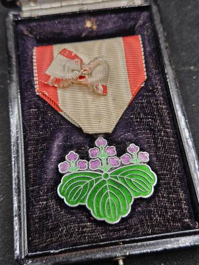 0元起拍勋章 第329期 咸鱼国勋章拍卖专场 1月28日（周三）下午6：00开始 - 美品无磕碰 明治时期七等青叶章银制带盒略