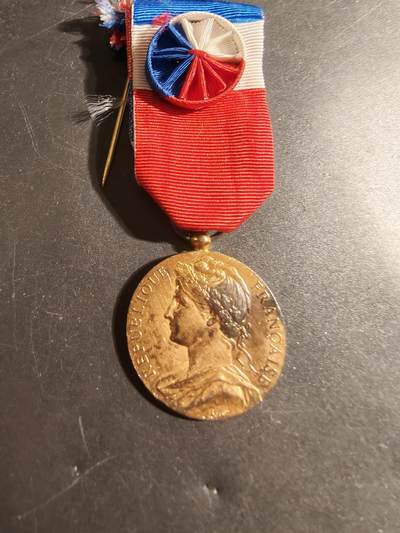 老王徽章第179期 - 法国金级劳工奖章    1985年实发    925银镀金     13.9g