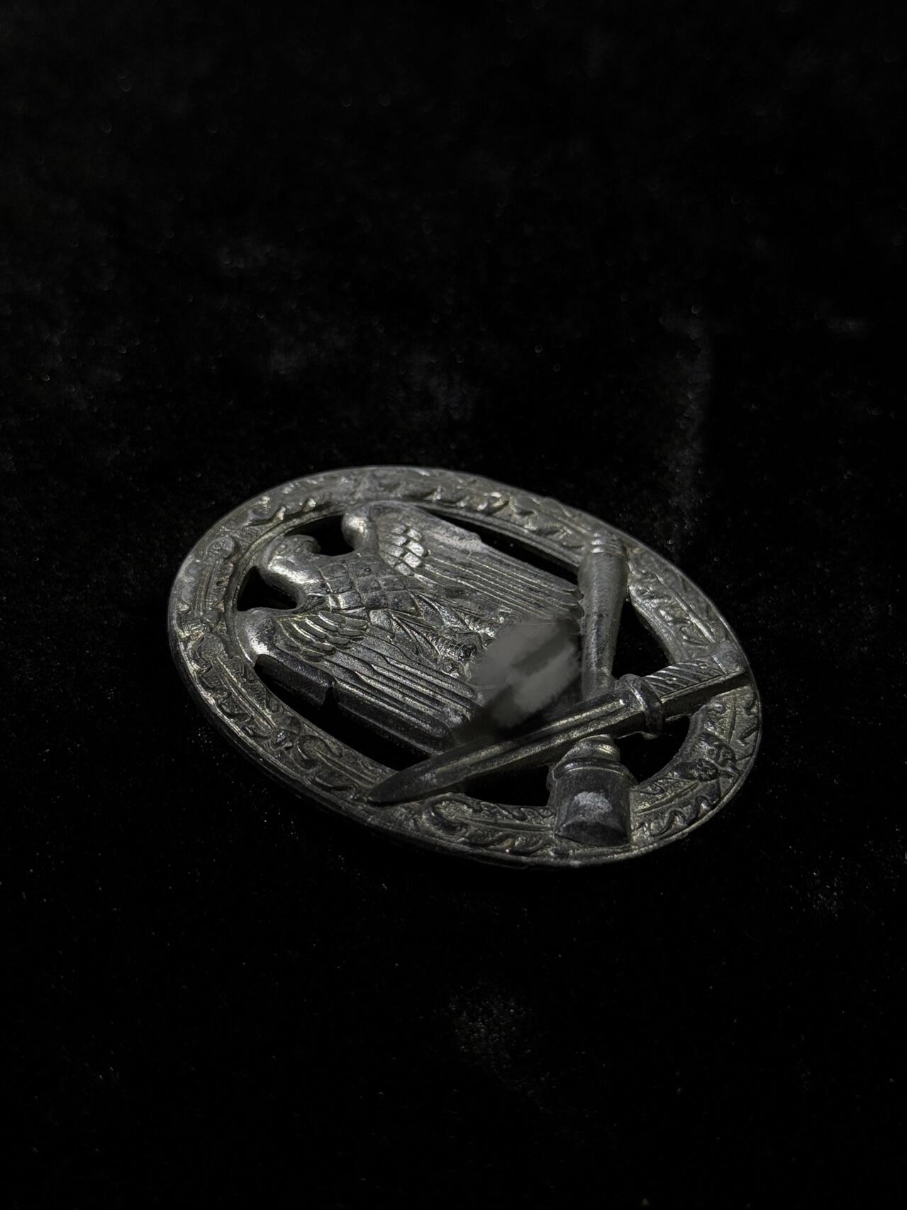 戎马世界章牌大赏第110期 德国普通突击奖章 锌制