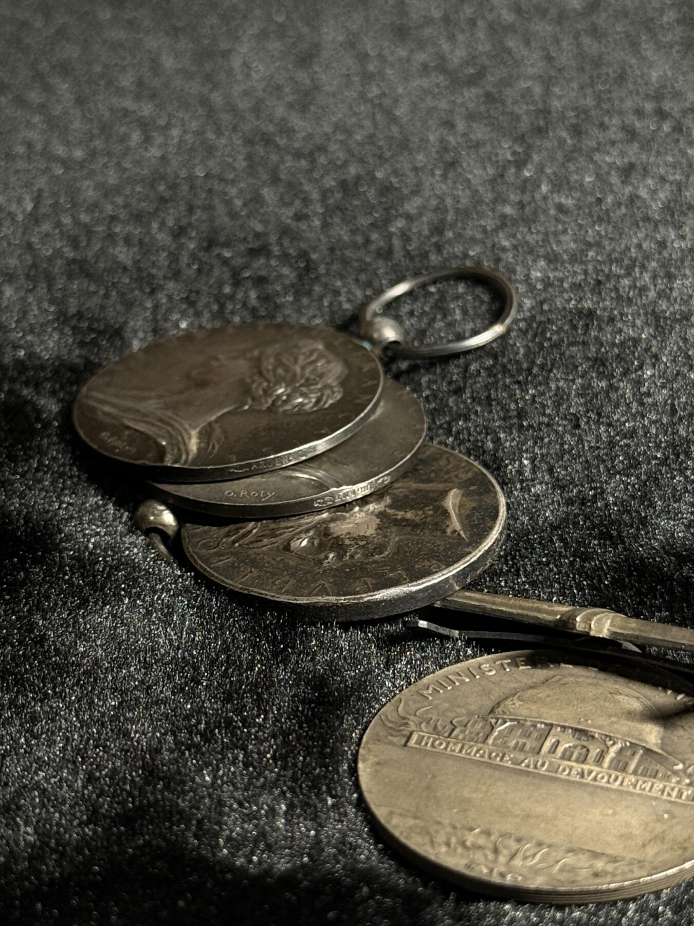 戎马世界章牌大赏第110期 法国奖章一组，银制，重约48.7g