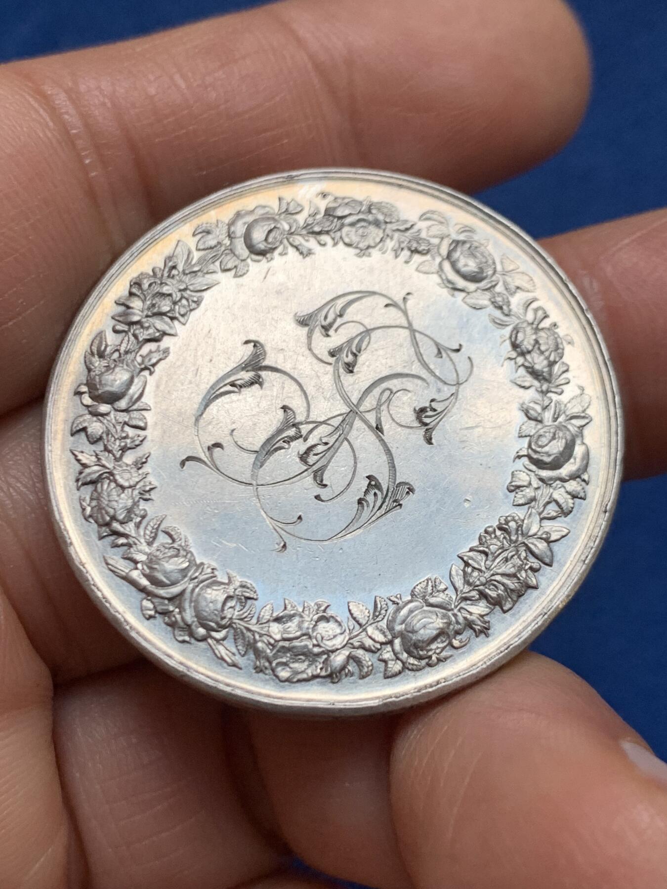 《竞宝斋》第461场 周日，周一，2场连拍 （全场包邮）欢迎送拍 法国1895年结婚纪念银章，结婚信息在边铭，丰饶角AR，36.5mm，21.7克