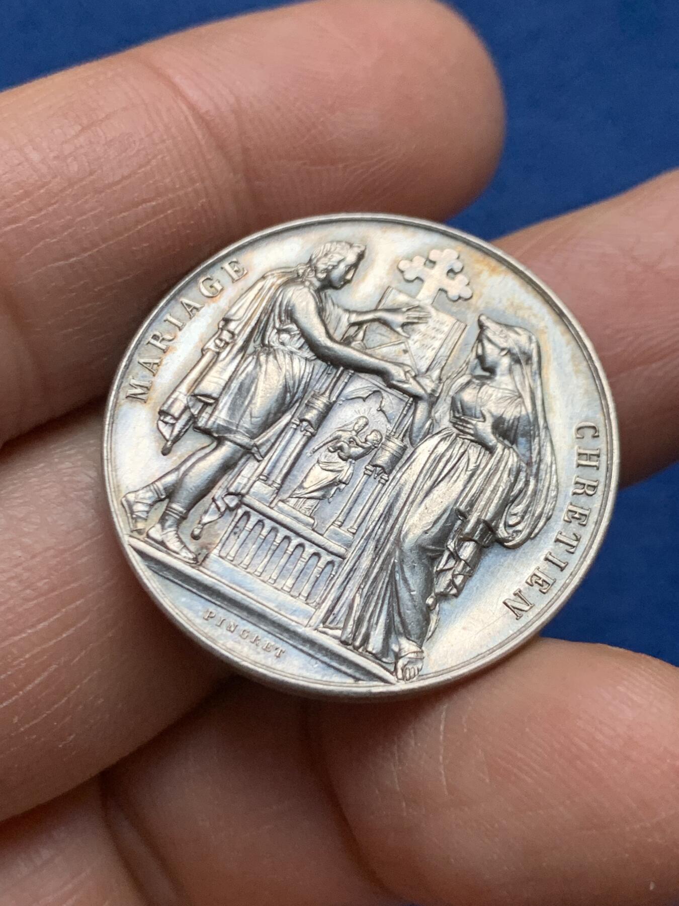 《竞宝斋》第461场 周日，周一，2场连拍 （全场包邮）欢迎送拍 法国婚礼银章 背面无刻字 12克 29mm 丰饶角1银标