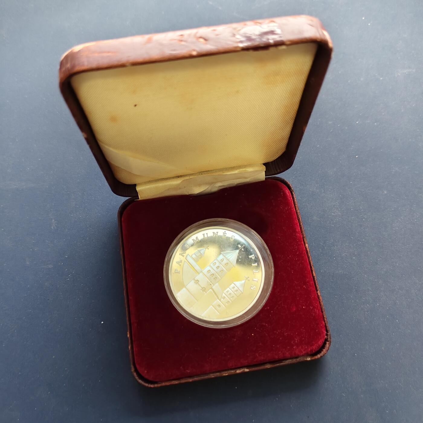 【全场包邮】纯粹捡漏拍499场-持续更新中 【少见】立陶宛2007年1立特帕内穆内城堡精制克朗型纪念银币【38.61毫米28.28克92.5%，纯银价约732元（按28元银价估算）】-原盒-量5000