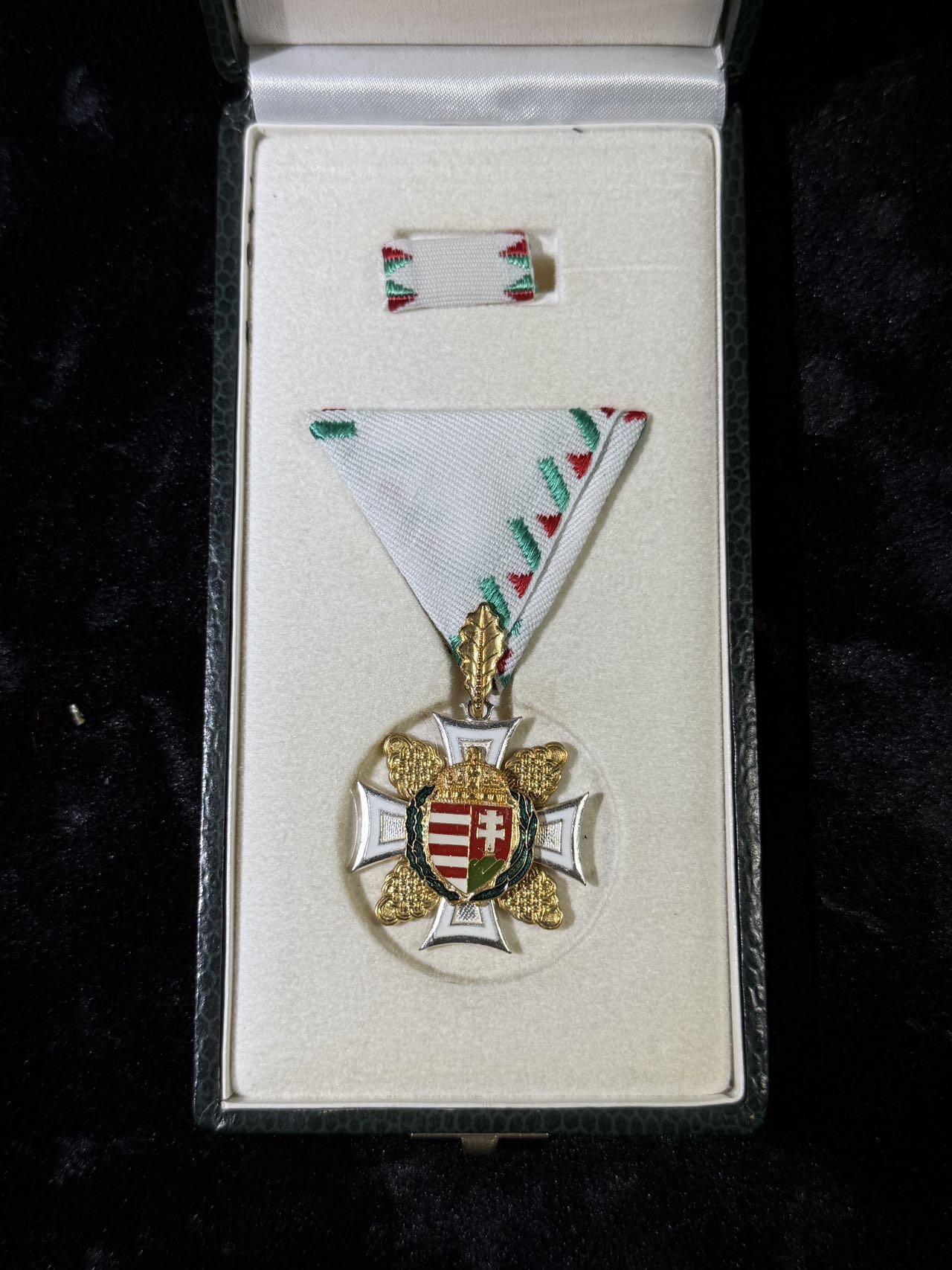 戎马世界章牌大赏第110期 匈牙利一级军官服役奖章