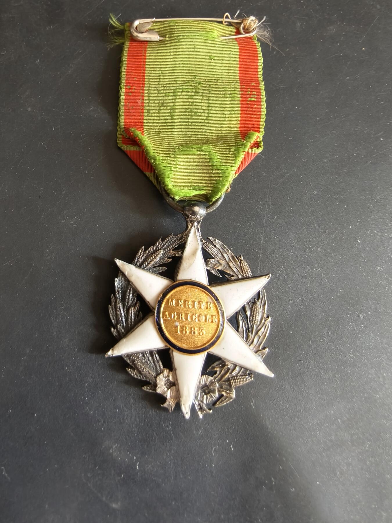 老王徽章第179期 法国骑士级农业功绩勋章    银质珐琅    原盒     17.4g