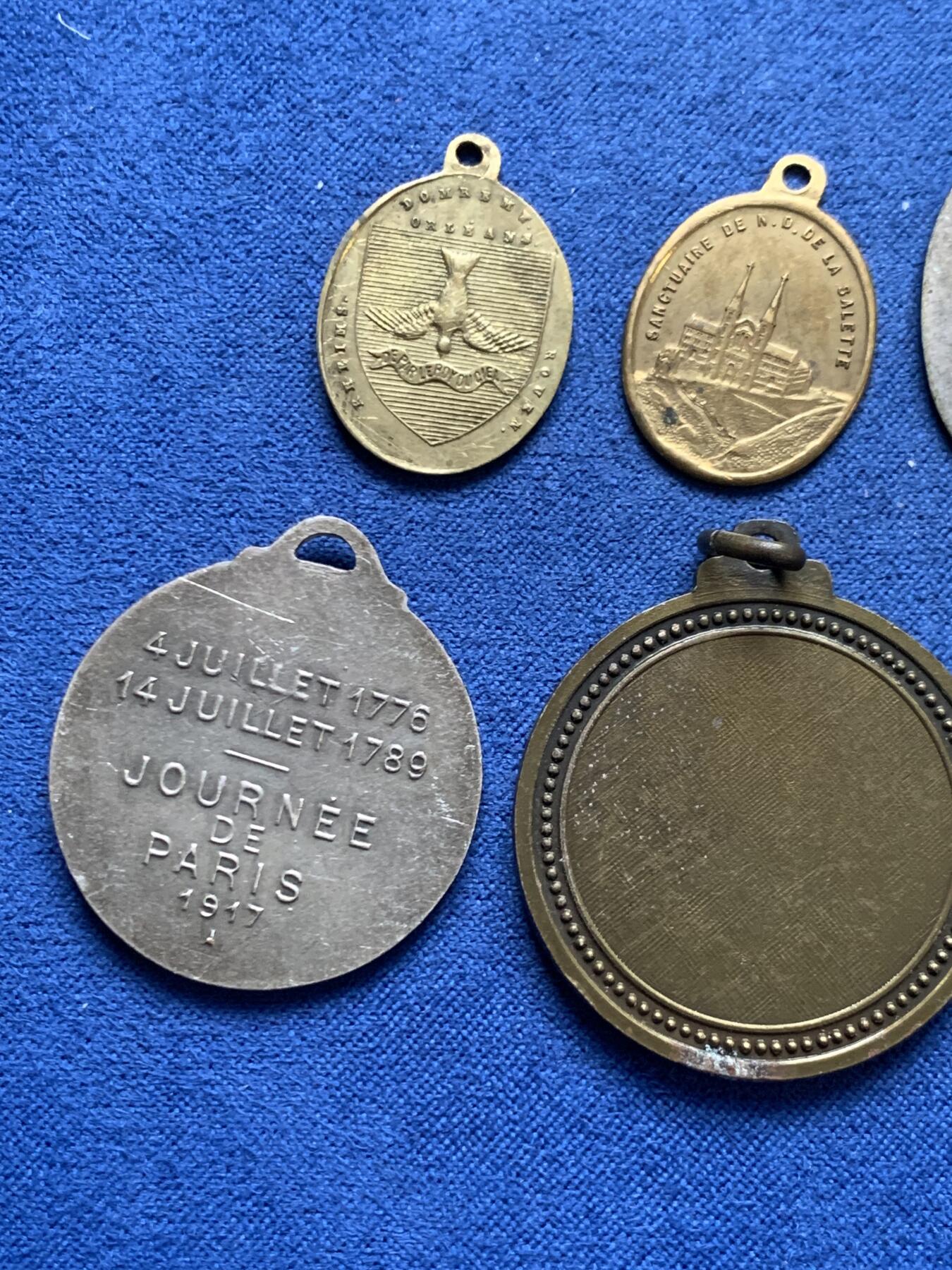 《竞宝斋》第461场 周日，周一，2场连拍 （全场包邮）欢迎送拍 六枚一组 法国纪念章 总重约40.2克