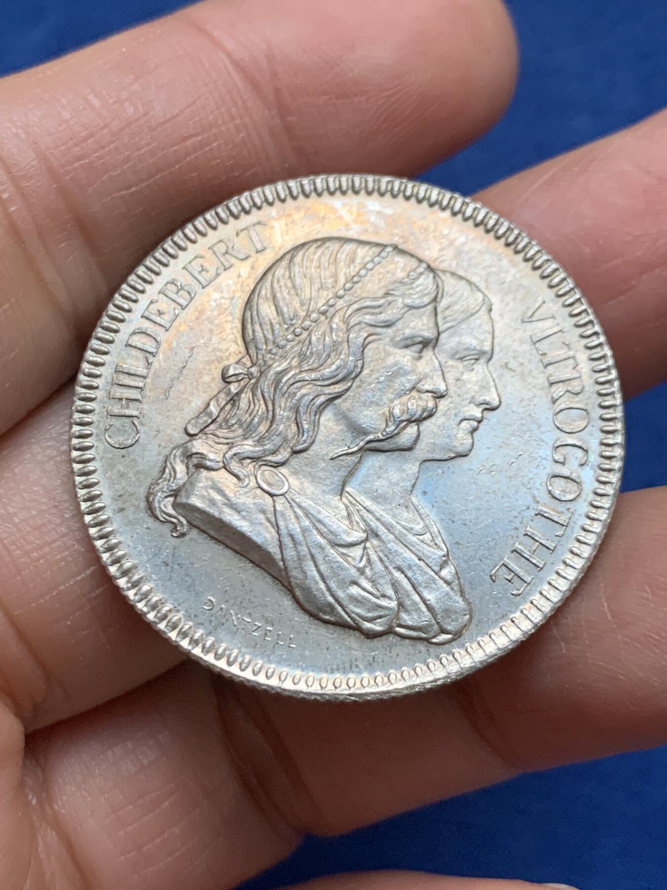 《竞宝斋》第461场 周日，周一，2场连拍 （全场包邮）欢迎送拍 法国里昂市立医院总理事会银质代币 15.45克 35mm