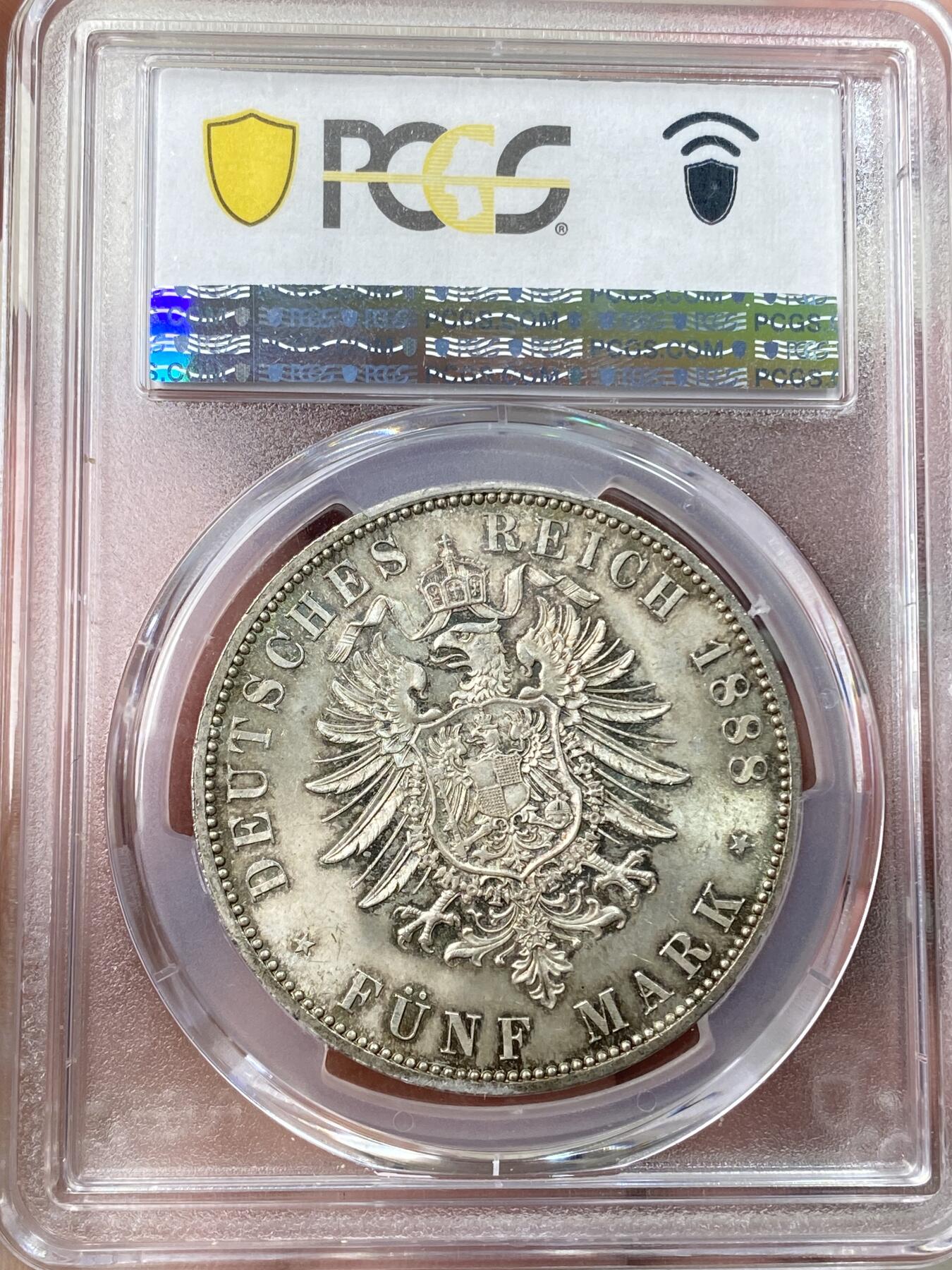 万国钱币拍卖第059期 PCGS MS66 1888普鲁士三皇年弗雷德里希三世短翅5马克 难得一见的GEM级别短翅 丝绸转光淡彩环绕 挑不出毛病的一枚