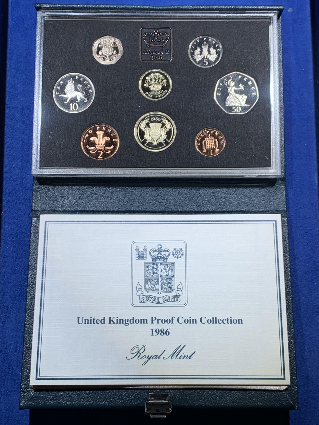 《竞宝斋》第461场 周日，周一，2场连拍 （全场包邮）欢迎送拍 英国1986年精制套币，1枚2英镑爱丁堡运动会精制纪念币，1枚1英镑北爱尔兰亚麻精制纪念币，8枚币，品相精美 蓝色盒装