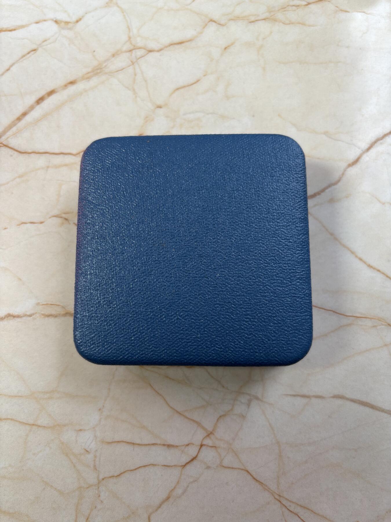 第189期拍卖 英国2006年1镑纪念银币带盒证书，9.5克，925银，有瑕疵