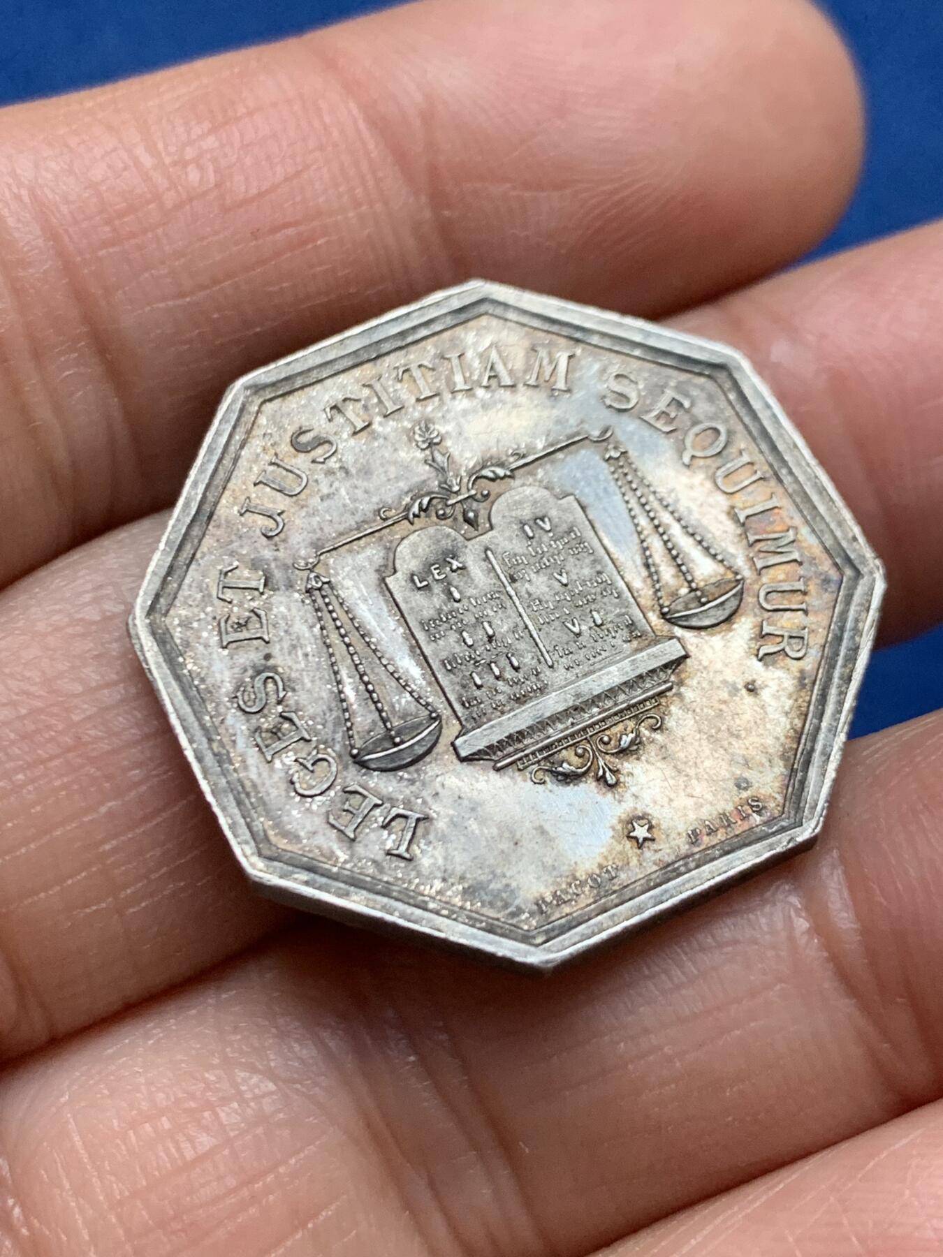 《竞宝斋》第461场 周日，周一，2场连拍 （全场包邮）欢迎送拍 法国法国安德尔省沙托鲁区公证人八角银质代币 蜜蜂银标 11克 28.3mm