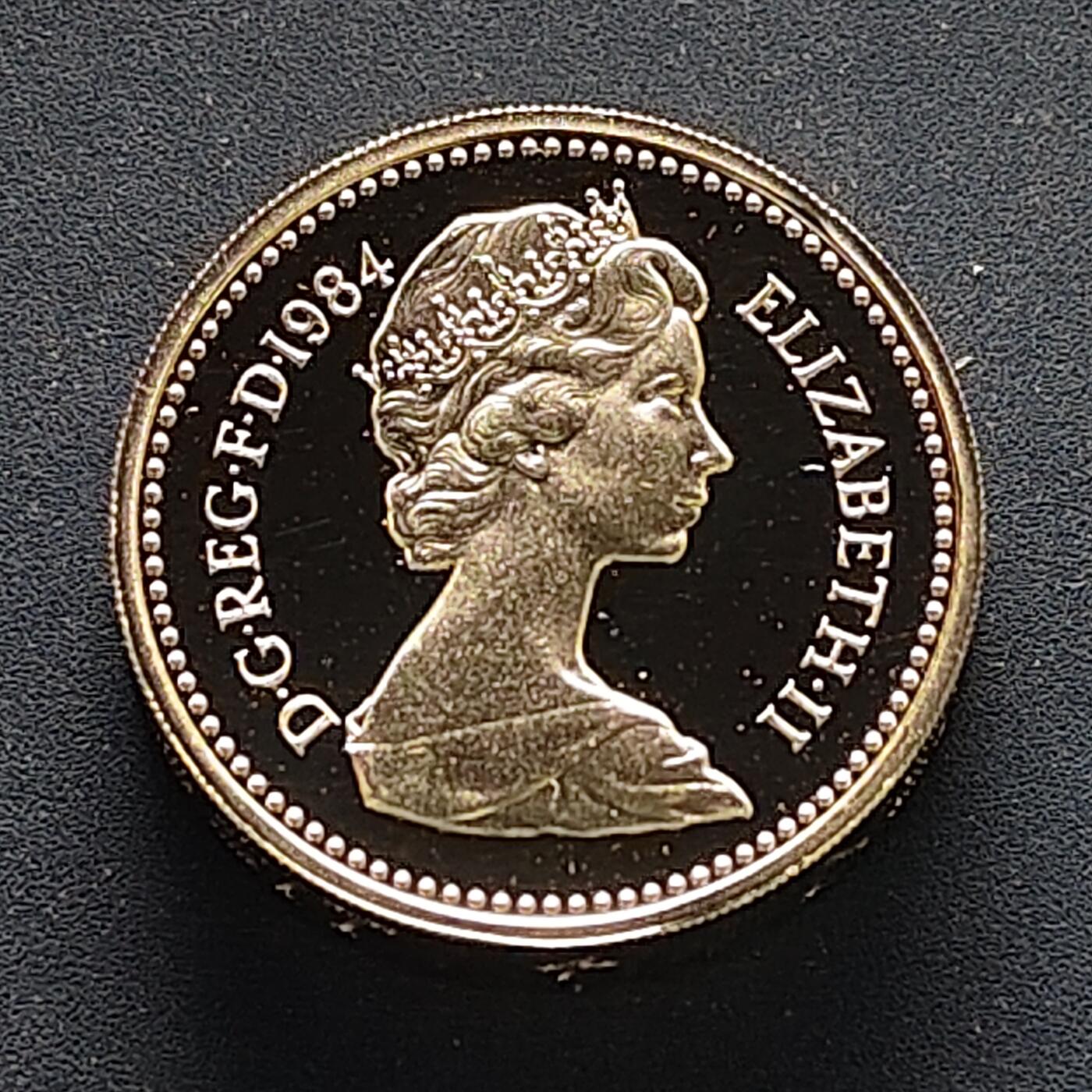 【全场包邮】纯粹捡漏拍499场-持续更新中 英国1984年1镑四邦国花系列苏格兰蓟花精制纪念银币【22.5毫米9.5克92.5%，纯银价约246元（按28元银价折算）】-盒证全