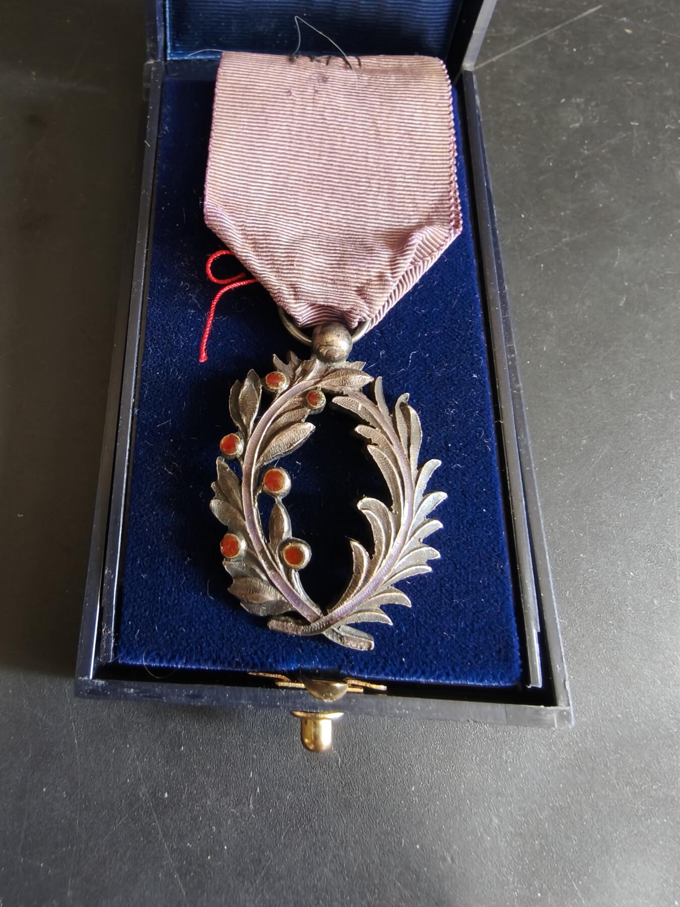 老王徽章第179期 法国骑士级棕榈叶勋章    原盒    银质珐琅