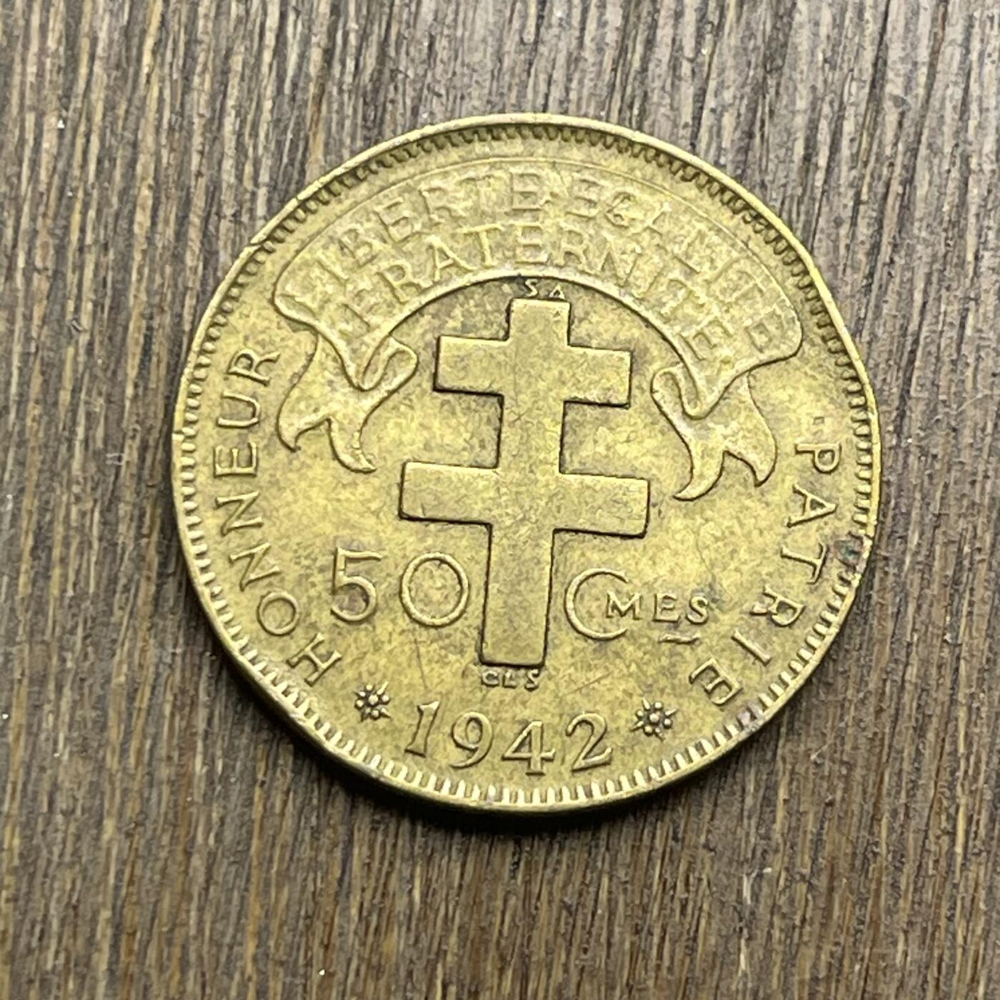 【铜匠收藏】★第140加场★精品老铜币 硬币专场 不寄存，200包邮。不满200元，支付5元运费。《接受代拍 代送NGC评级》 100【无寄存】稀少的 1942 法属赤道非洲 50分 铜币