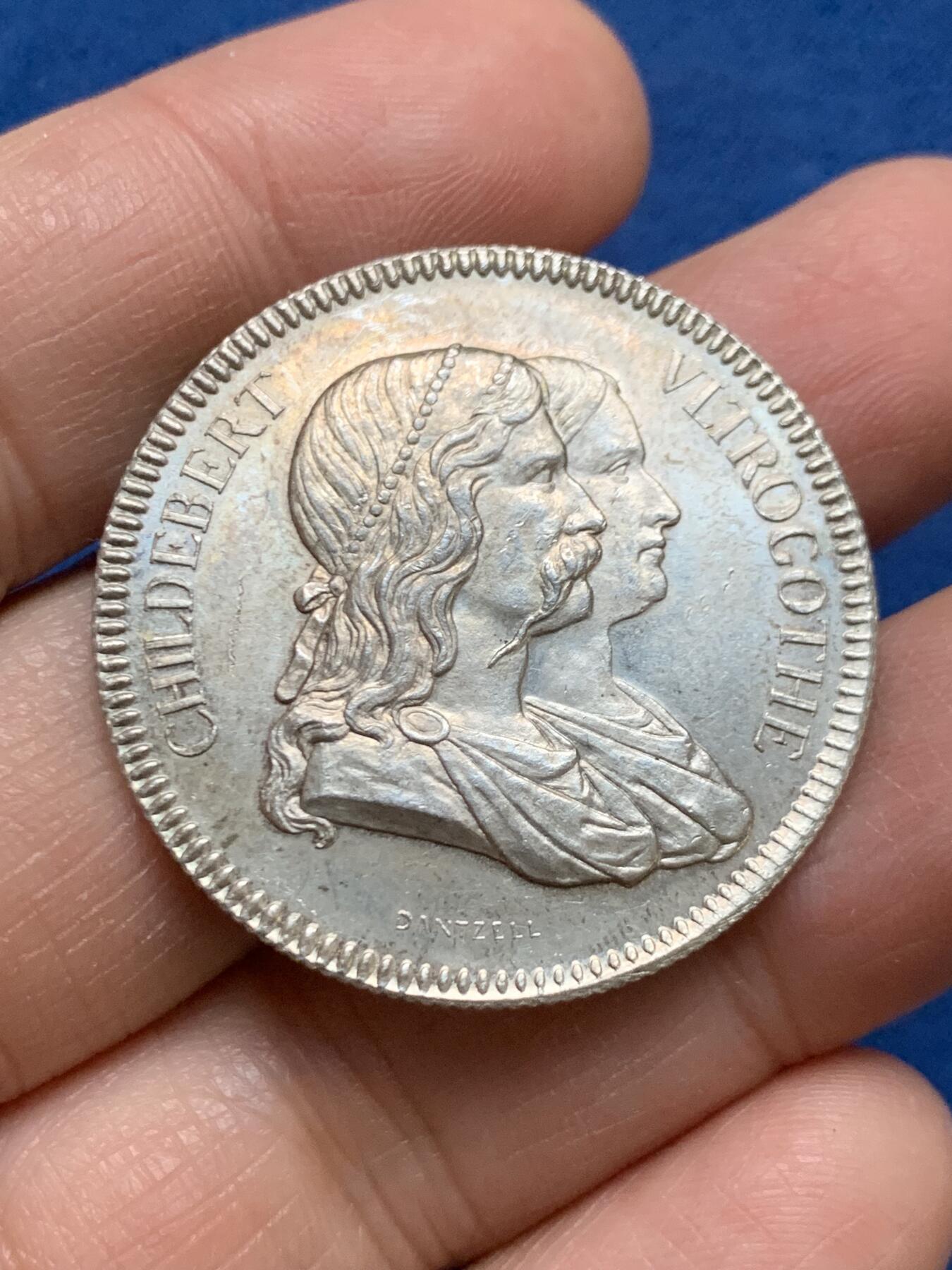 《竞宝斋》第461场 周日，周一，2场连拍 （全场包邮）欢迎送拍 法国里昂市立医院总理事会银质代币 15.45克 35mm