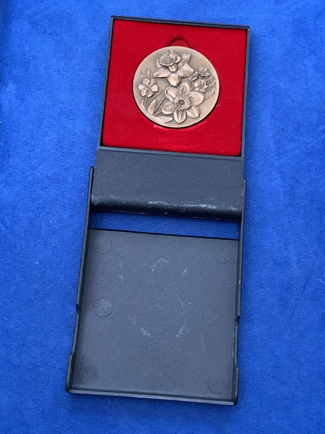 《竞宝斋》第461场 周日，周一，2场连拍 （全场包邮）欢迎送拍 花卉铜章 68.4克 49.8mm 丰饶角铜标 带盒