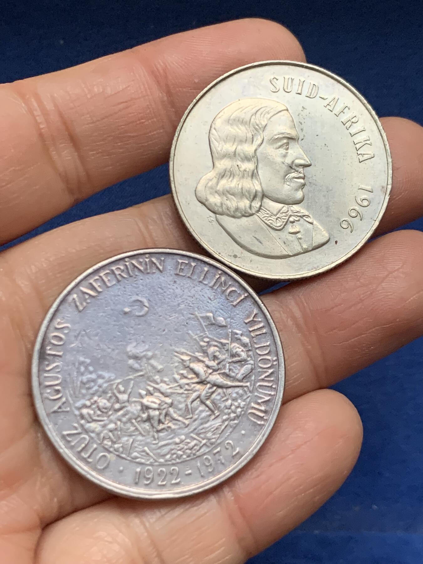 《竞宝斋》第461场 周日，周一，2场连拍 （全场包邮）欢迎送拍 两枚一组 土耳其1972年八月胜利50里拉银币（19.7克830银）+南非1966年1兰特银币（14.95克800银）