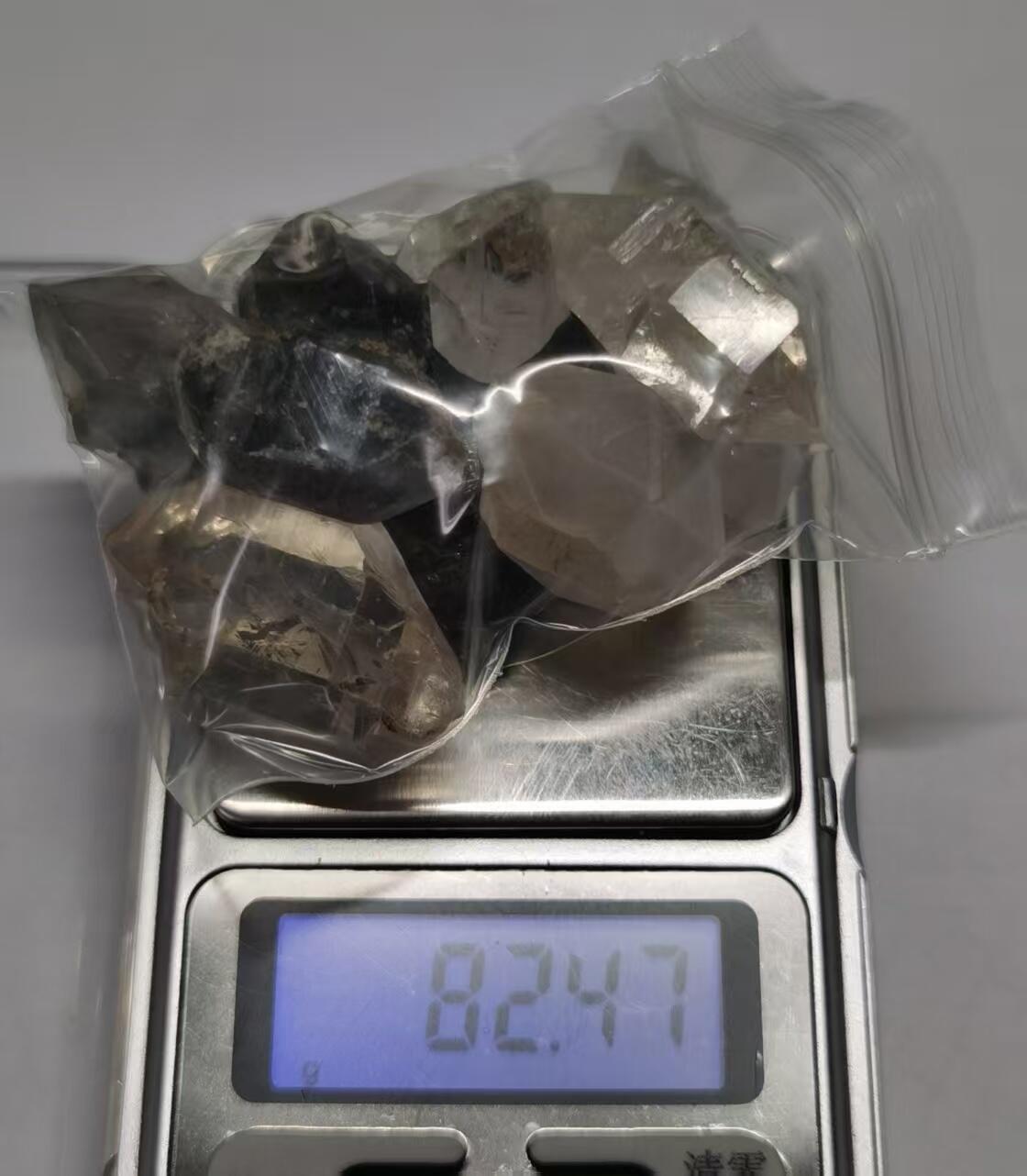 七河·世界币章矿标杂件每周小拍（总第35期）（本场周二结标） 藏家出品 X720（8） 比较大个头的云贵闪灵水晶原石一组 9 件 本件拍品由合作藏家邮寄