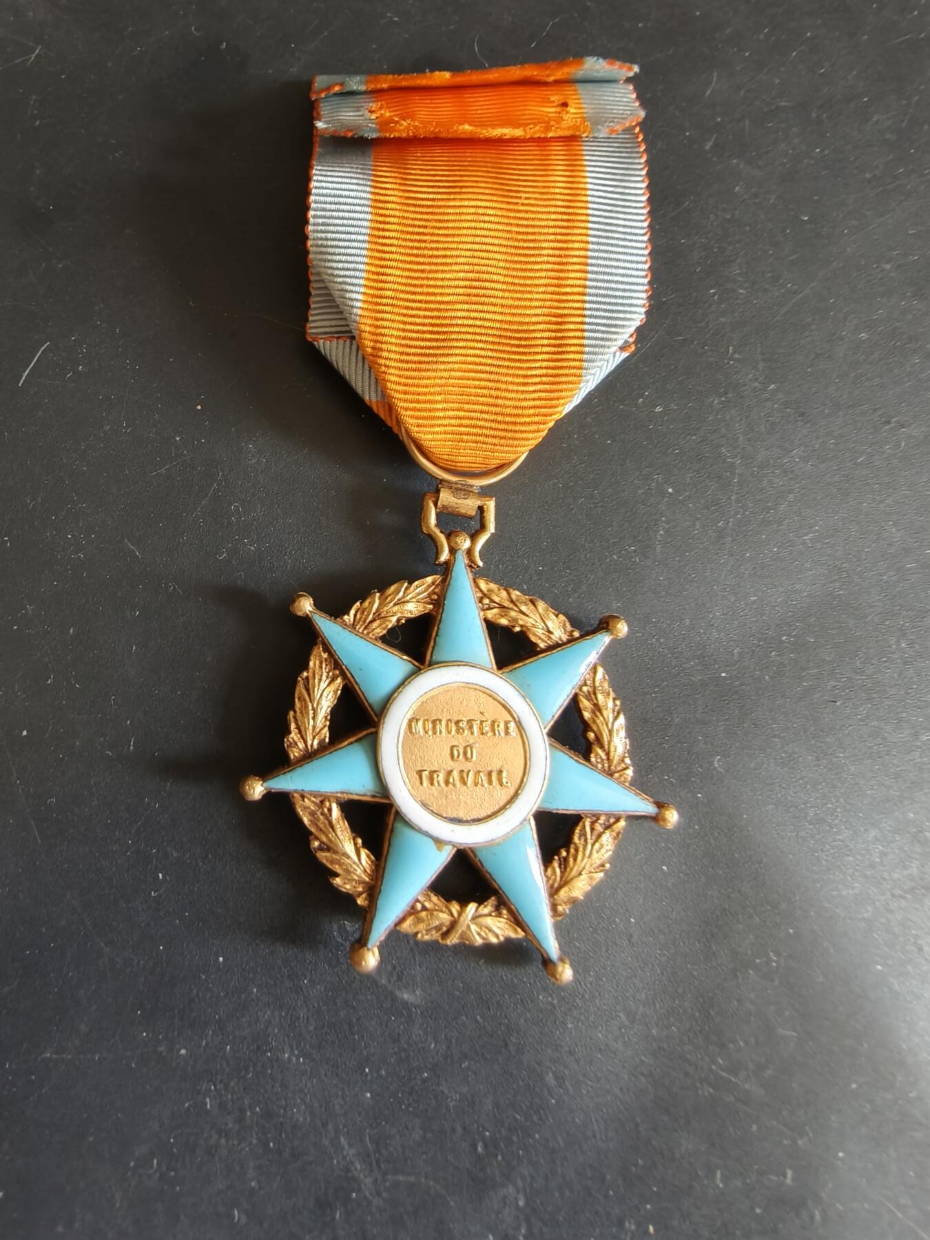 老王徽章第179期 法国军官级社会功绩勋章    原盒