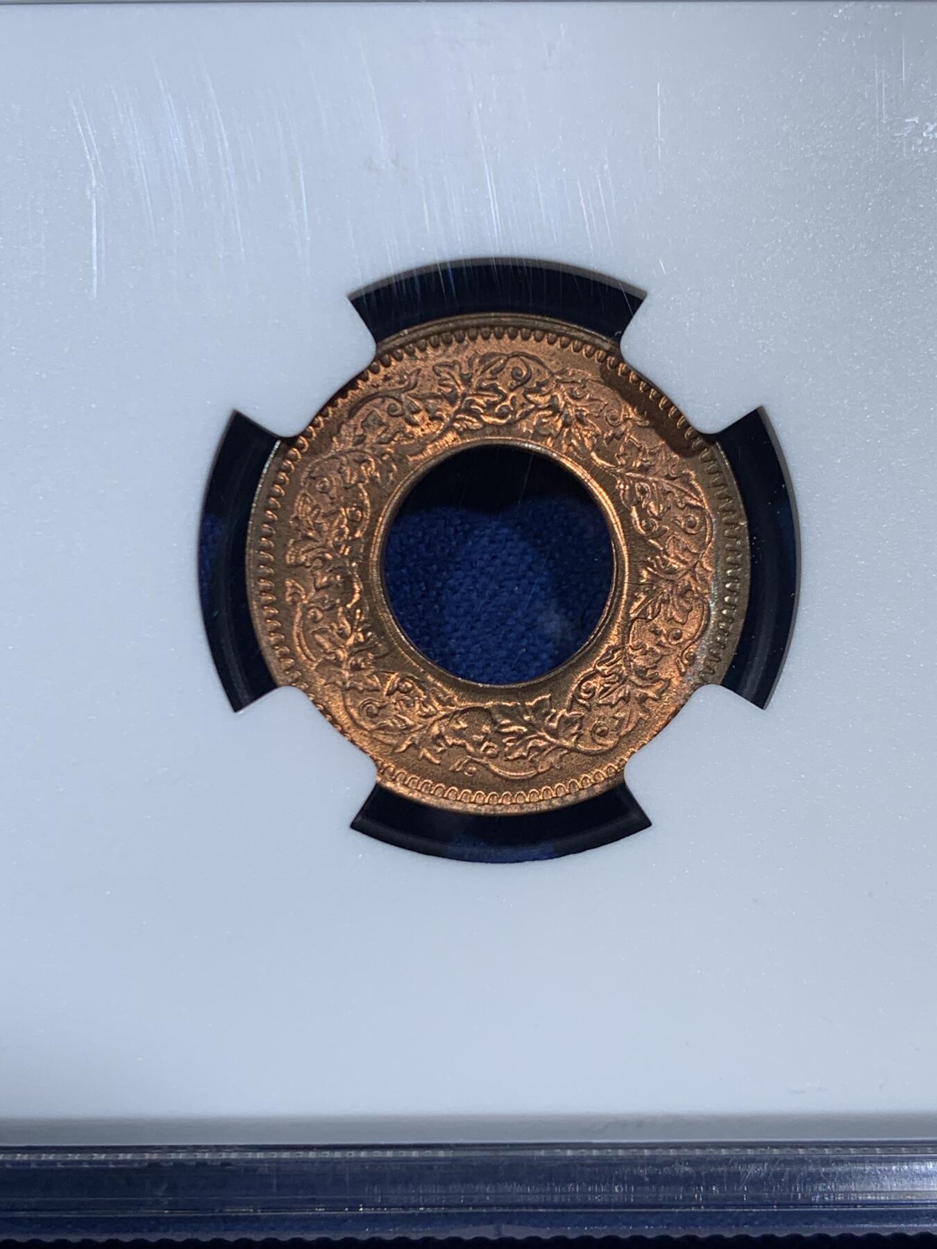 《竞宝斋》第461场 周日，周一，2场连拍 （全场包邮）欢迎送拍 NGC MS66RD 印度1944年乔治六世1派沙中孔铜币，极致RD高分