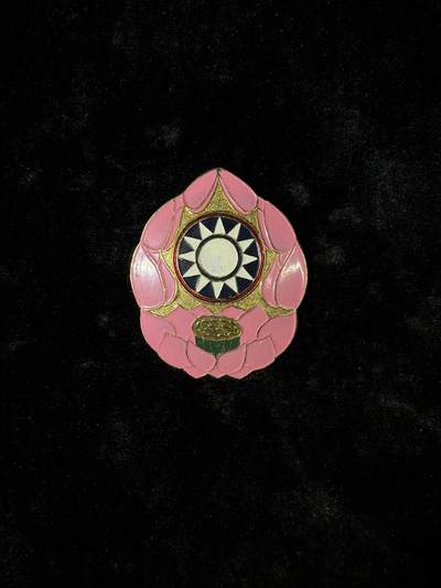 戎马世界章牌大赏第110期 - 民国宪兵帽徽，铝制，退台后版本