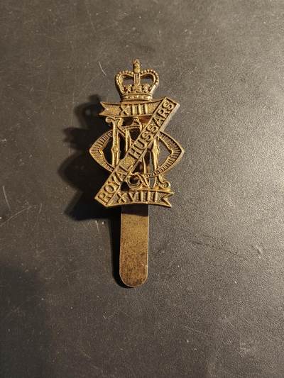 老王徽章第179期 - 英国第13/第18皇家骠骑兵团帽徽    女王早期版