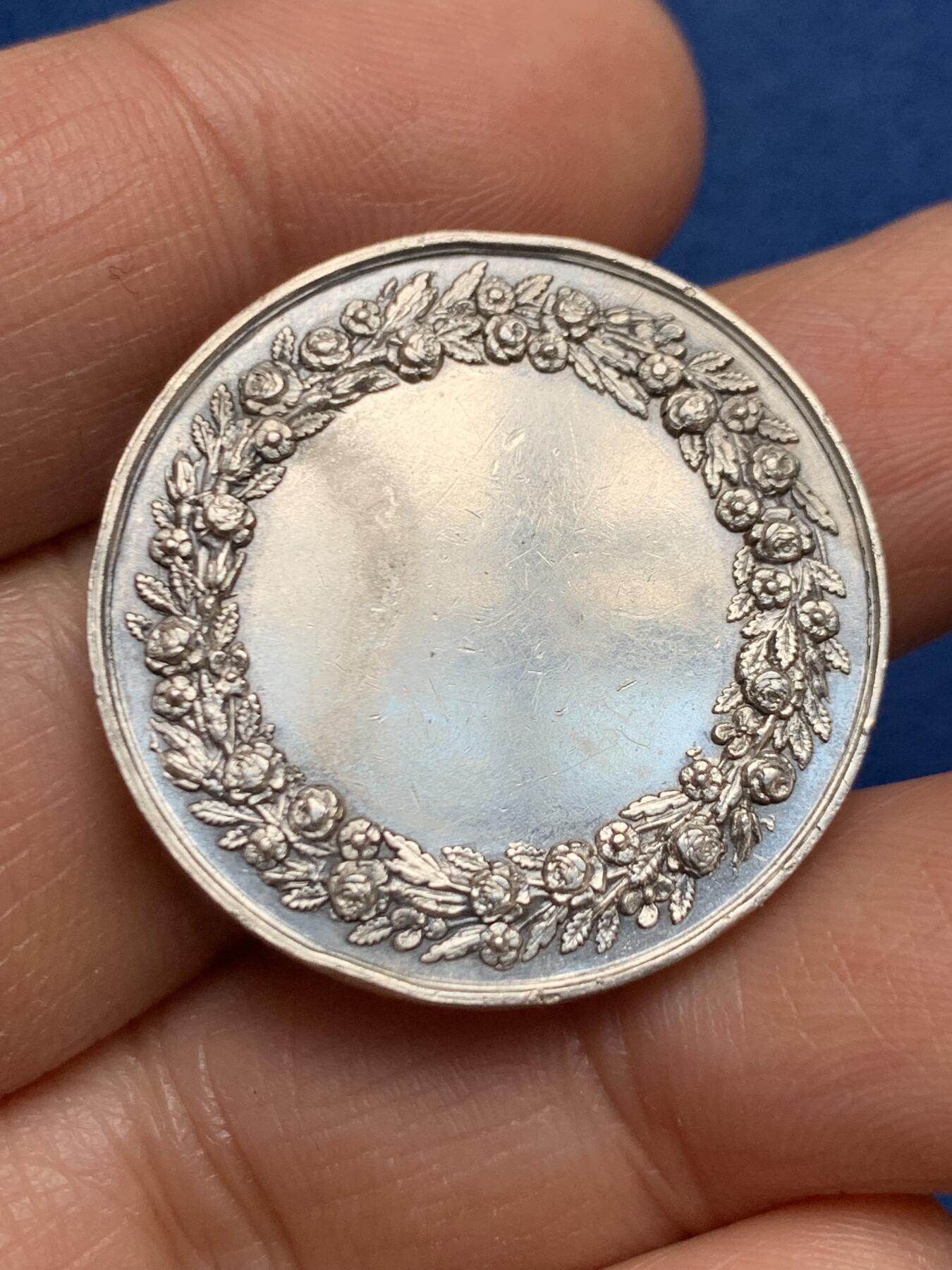 《竞宝斋》第461场 周日，周一，2场连拍 （全场包邮）欢迎送拍 法国婚姻纪念章 背面无刻字 神灯边铭 29.7mm 12克