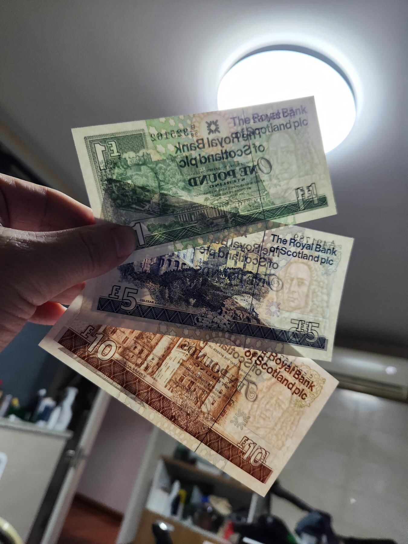 1月25号晚上8点 外国纸币自动截拍第13场 1990-1994年 早期 苏格兰 早期 1-5-10元 几乎全新一套