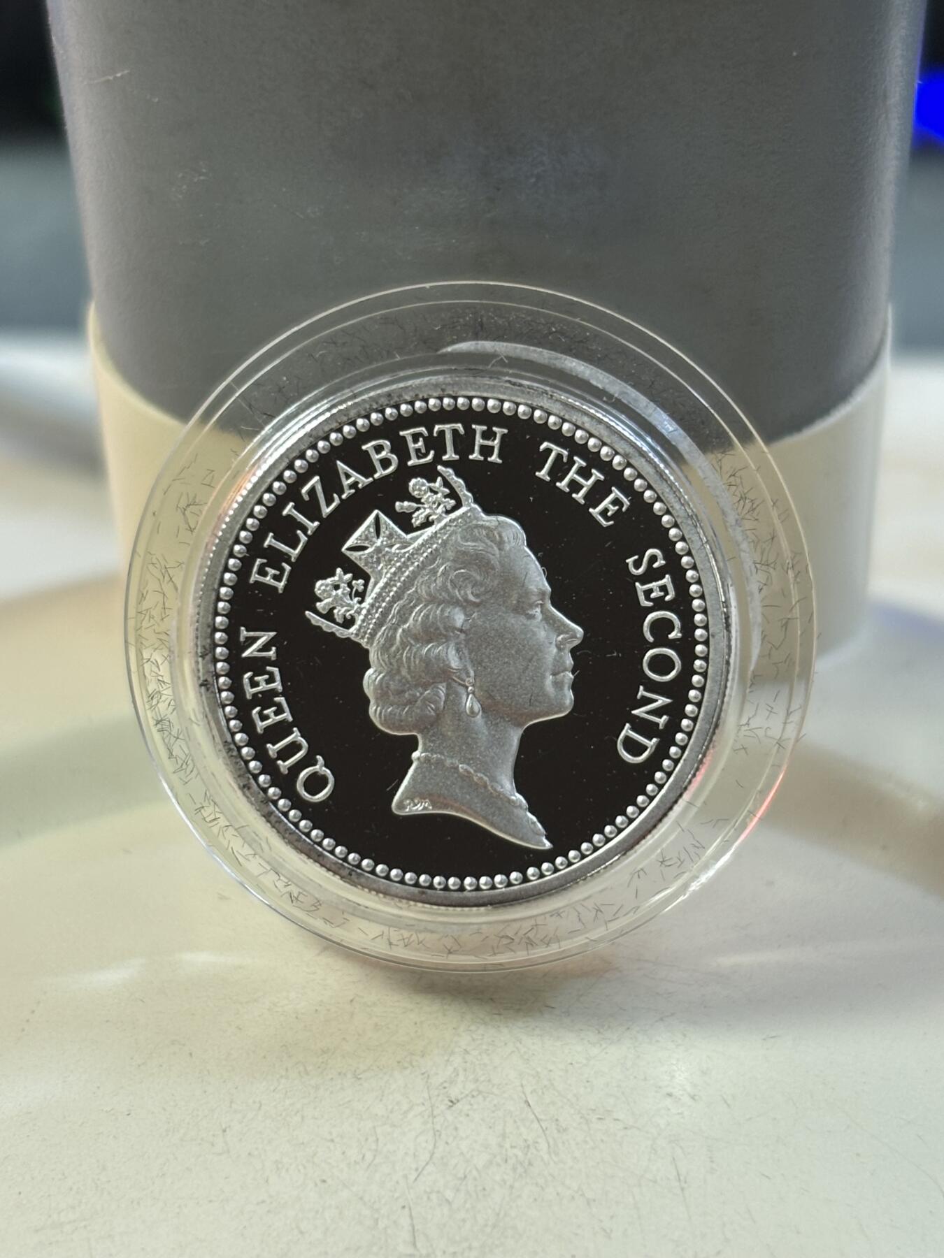 第189期拍卖 福克兰群岛1987年1镑绵羊与帆船精制加厚纪念银币，19克，925银，发行2500枚