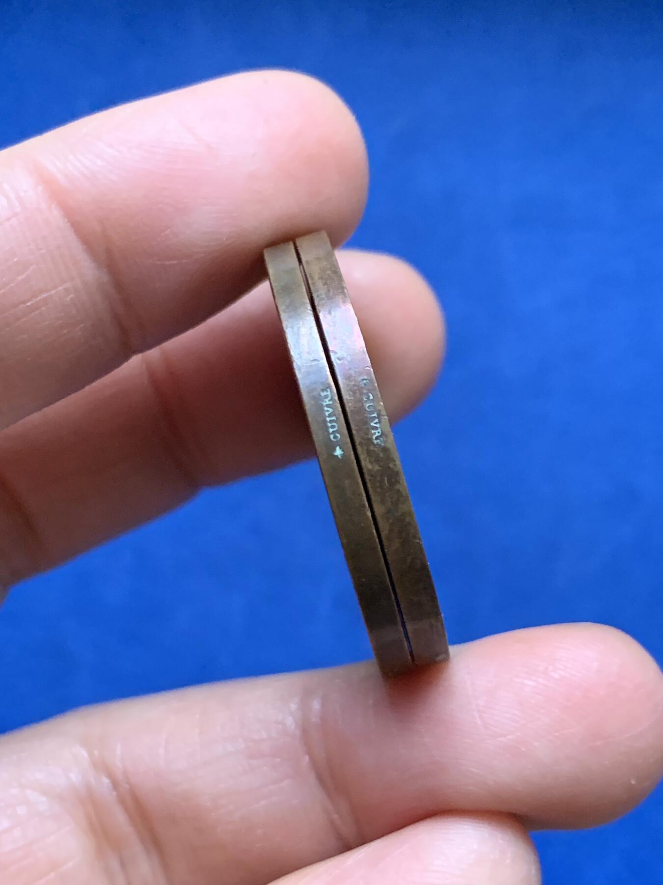 《竞宝斋》第461场 周日，周一，2场连拍 （全场包邮）欢迎送拍 两枚一组 法国塔恩-加龙省科技与艺术展纪念铜章 总重约31克 33.3mm