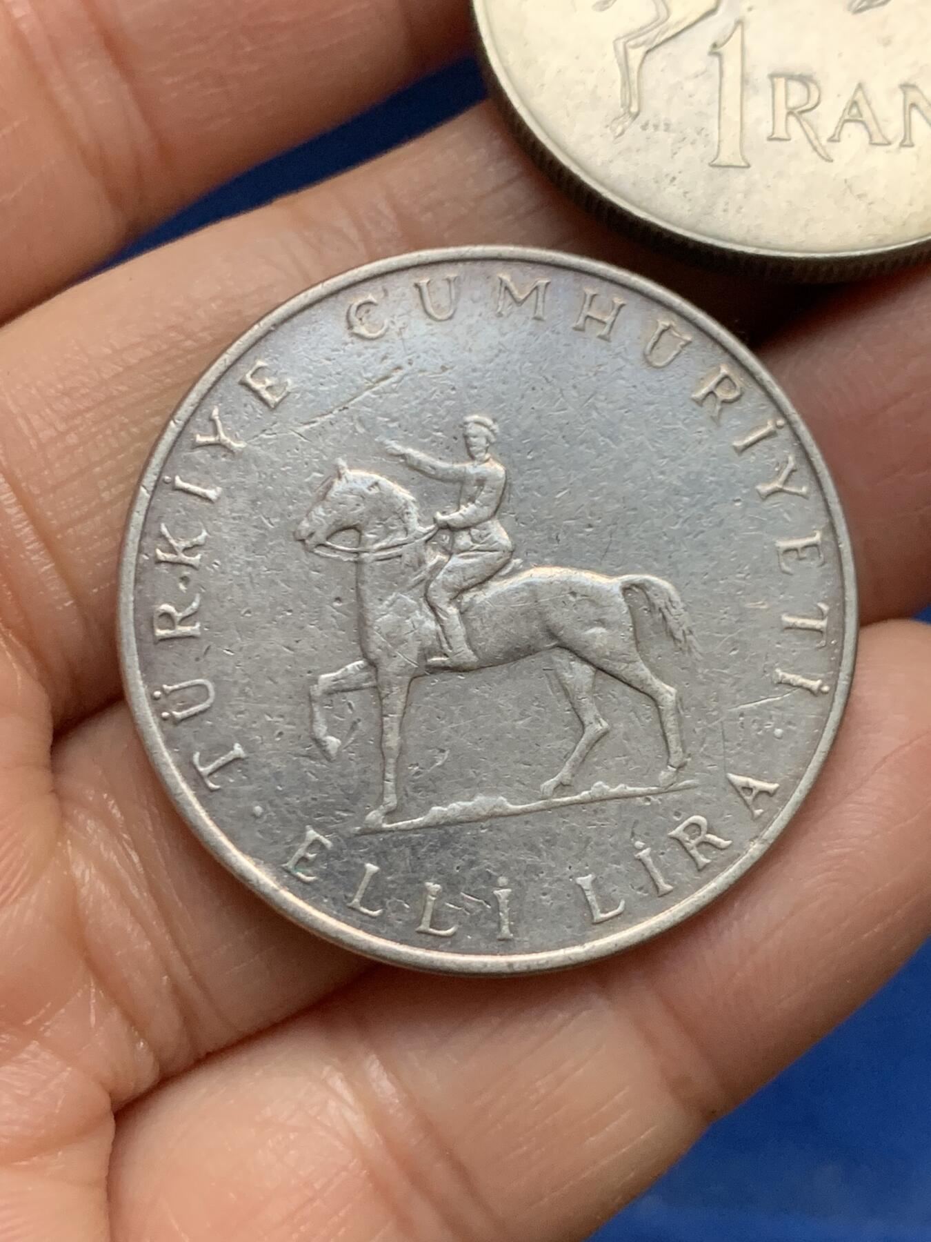 《竞宝斋》第461场 周日，周一，2场连拍 （全场包邮）欢迎送拍 两枚一组 土耳其1972年八月胜利50里拉银币（19.7克830银）+南非1966年1兰特银币（14.95克800银）