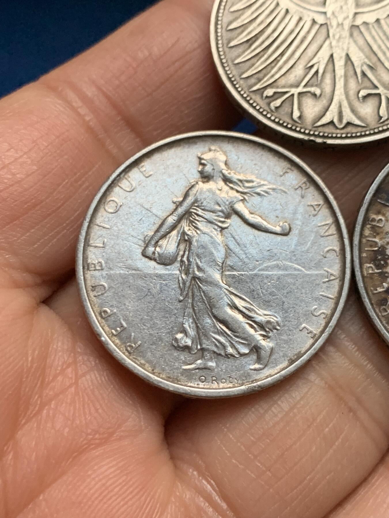 《竞宝斋》第461场 周日，周一，2场连拍 （全场包邮）欢迎送拍 三枚一组 法国播种5法郎（835银 12克/枚）2枚+1951年德国5马克（625银 11克）1枚